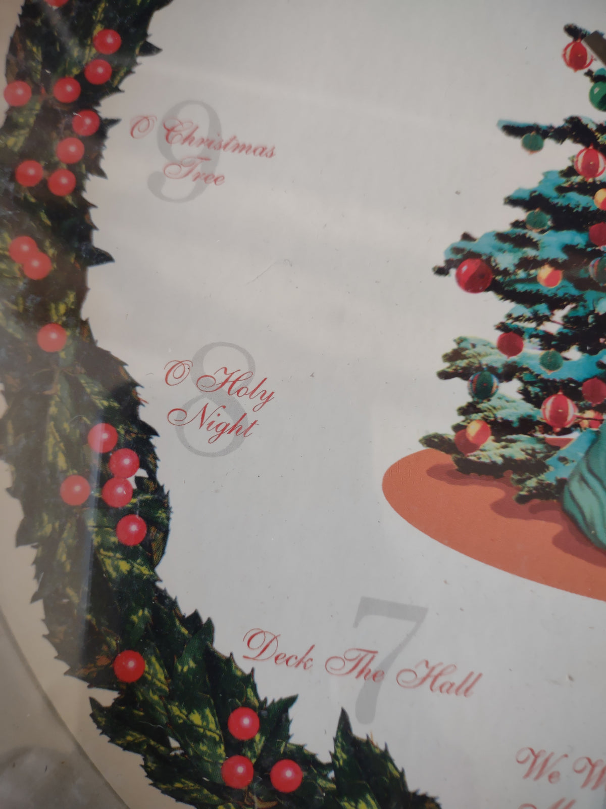 Vintage 13" Santa Christmas Holly Wreath Green Musical Wall Clock [8159n]