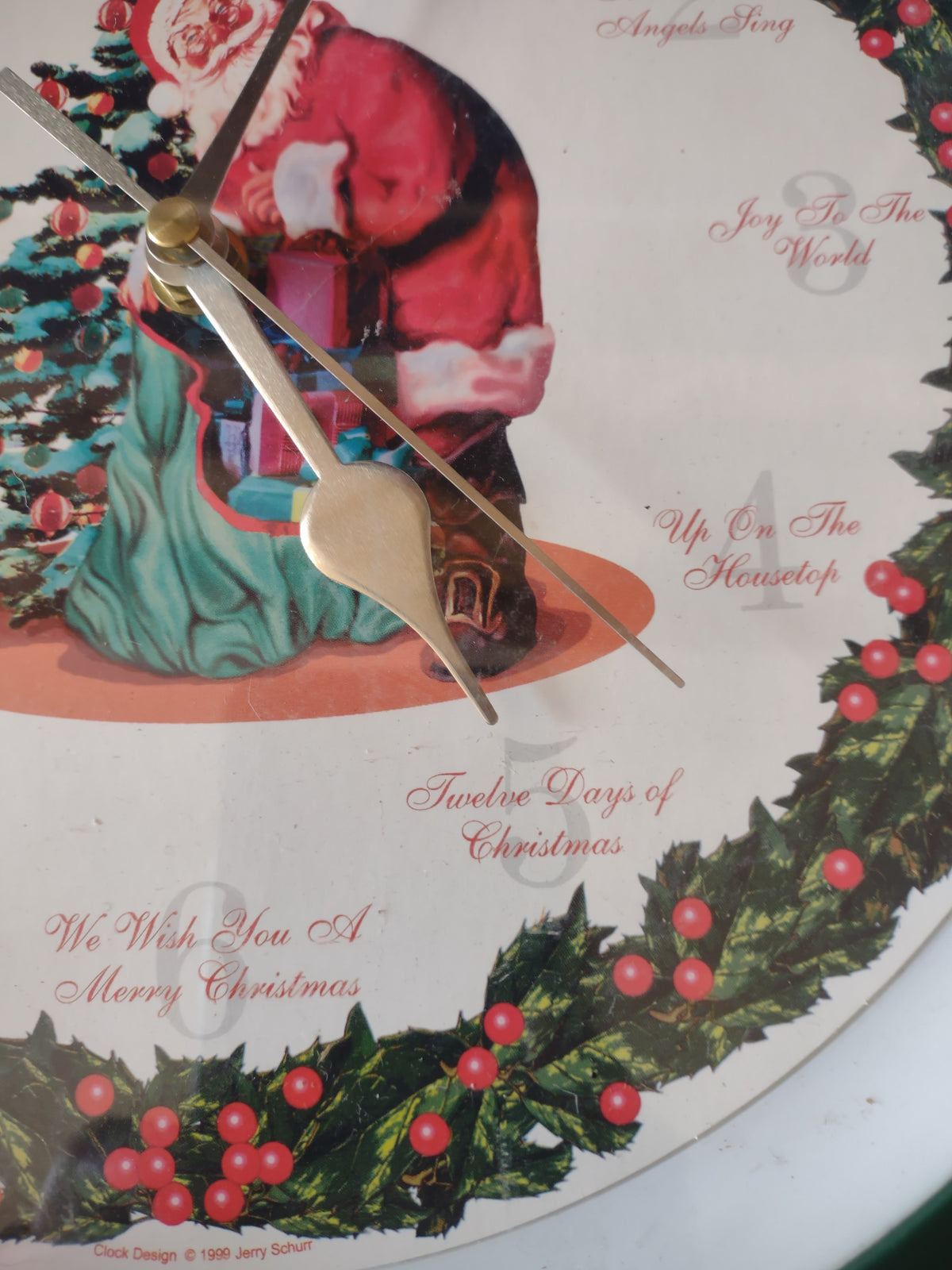 Vintage 13" Santa Christmas Holly Wreath Green Musical Wall Clock [8159n]