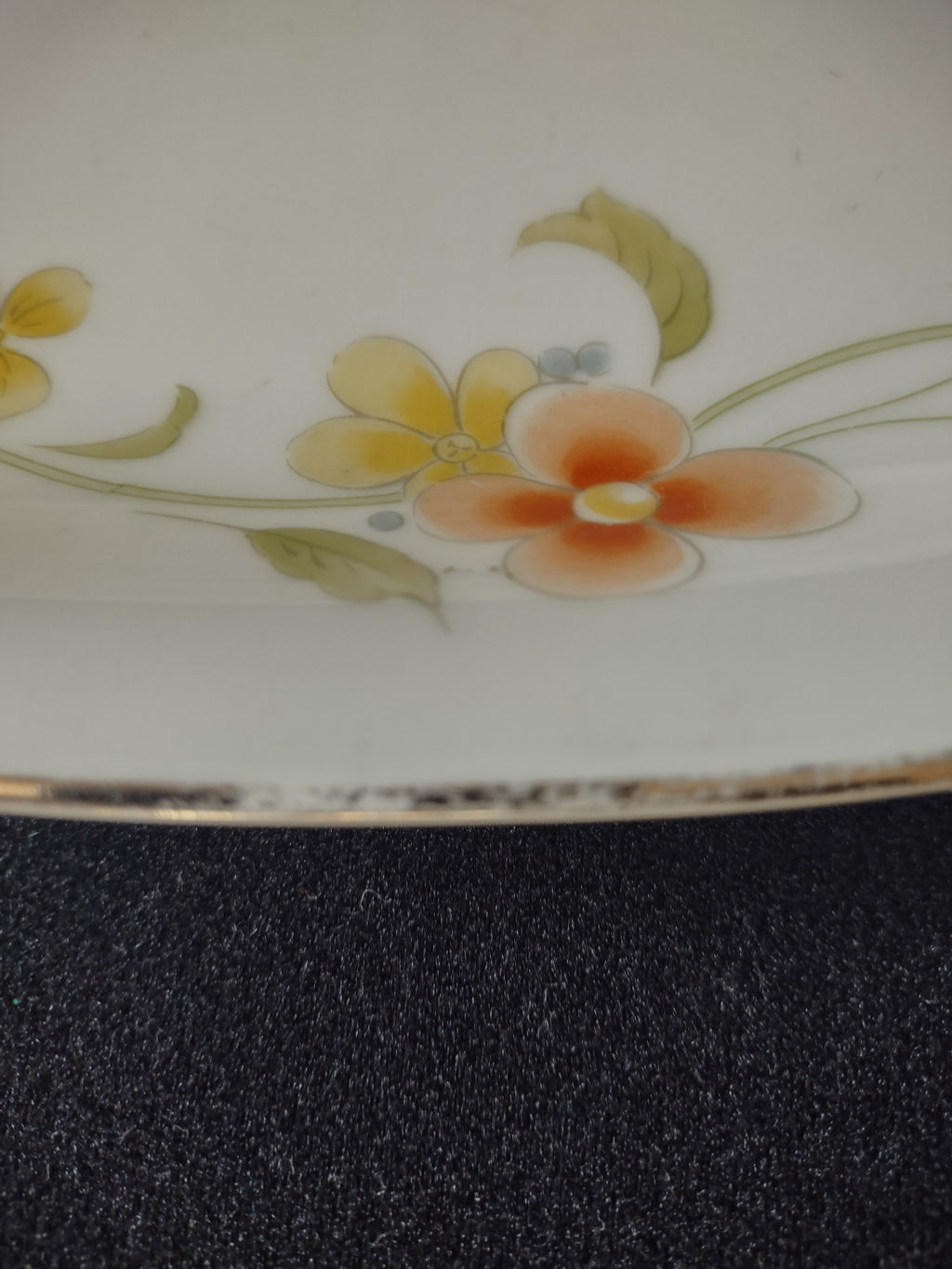 Upper rim and orange blossom detail