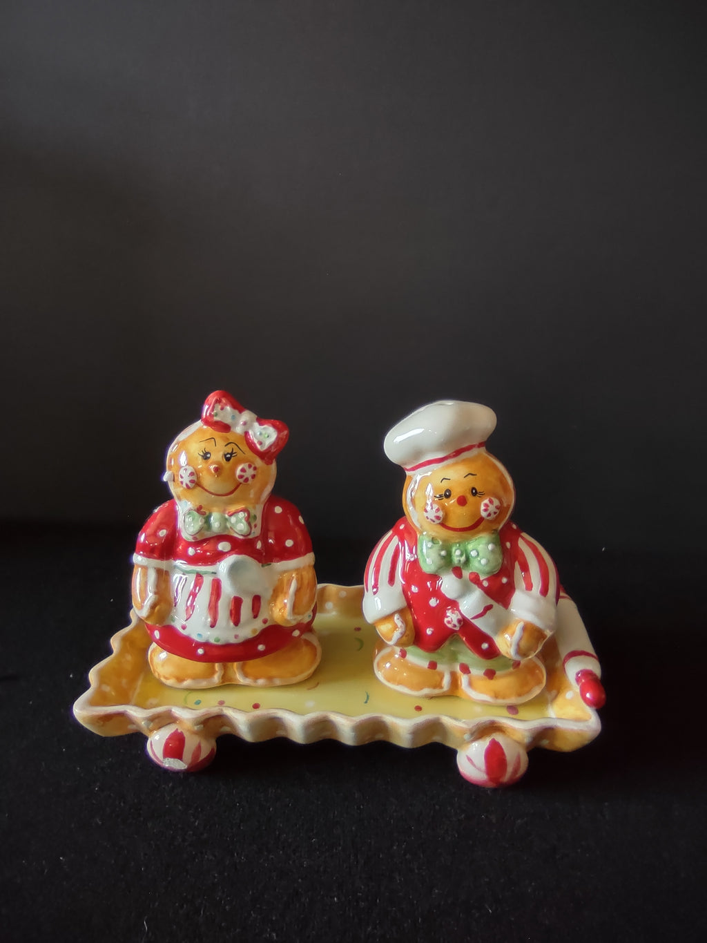 Vintage Christmas Gingerbread Salt Pepper Shakers Ceramic Pair With Tray [8163n]