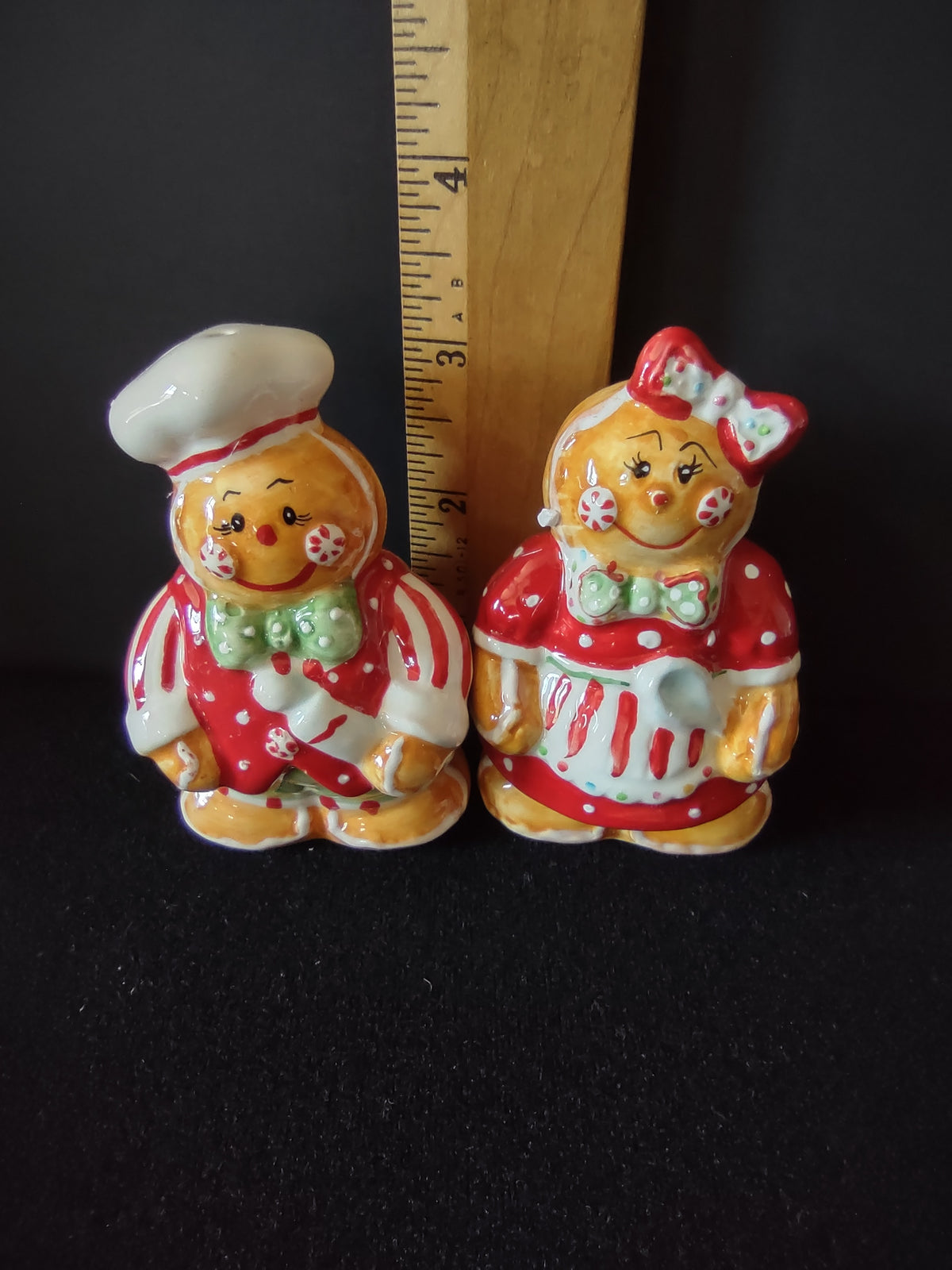 Vintage Christmas Gingerbread Salt Pepper Shakers Ceramic Pair With Tray [8163n]