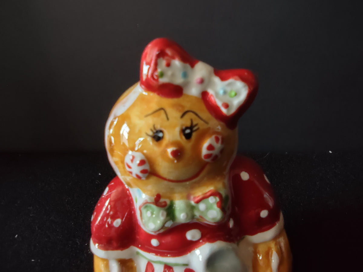 Vintage Christmas Gingerbread Salt Pepper Shakers Ceramic Pair With Tray [8163n]