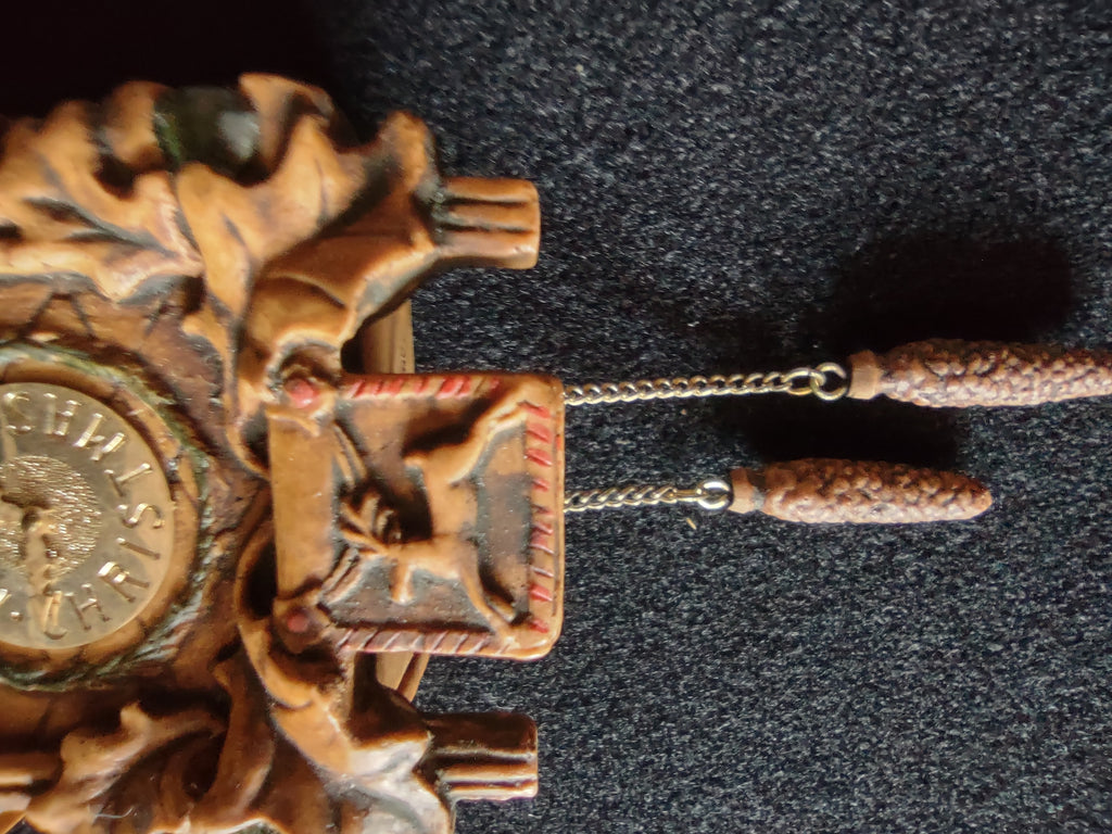 Close-up of Merry Christmas dial and leaf details