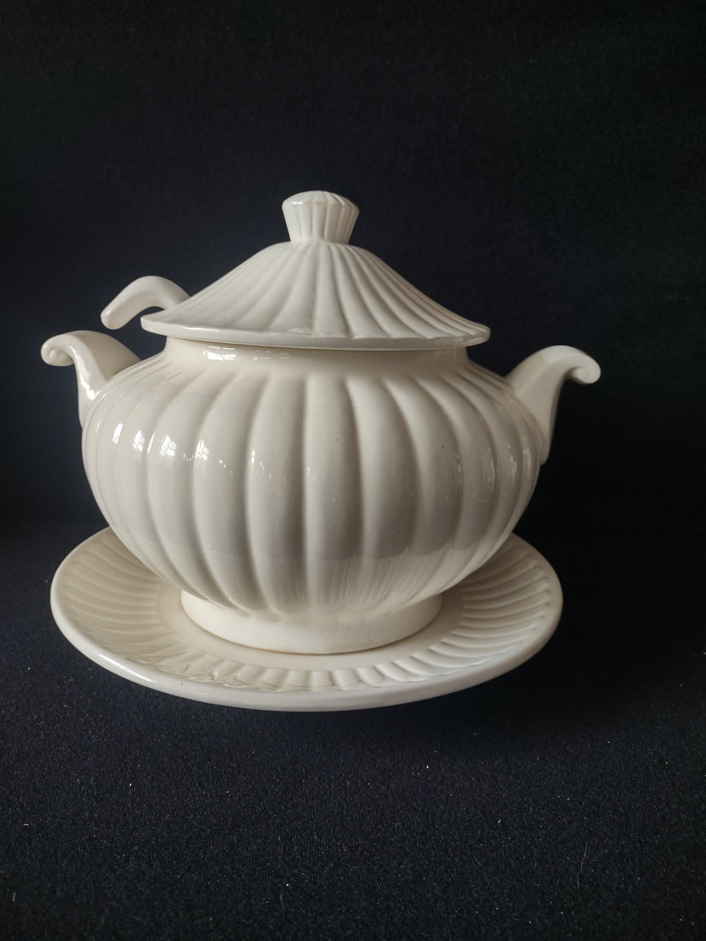 Vintage Off-White Ribbed Soup Tureen Set With Lid Ladle & Underplate [7531]
