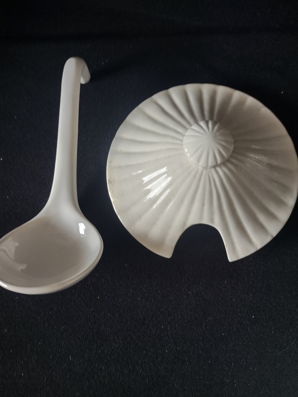 Vintage Off-White Ribbed Soup Tureen Set With Lid Ladle & Underplate [7531]