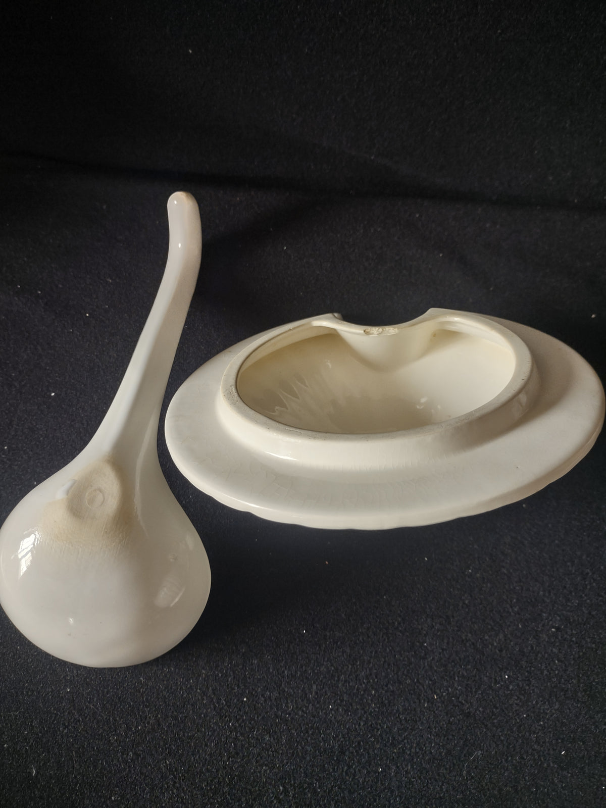 Vintage Off-White Ribbed Soup Tureen Set With Lid Ladle & Underplate [7531]