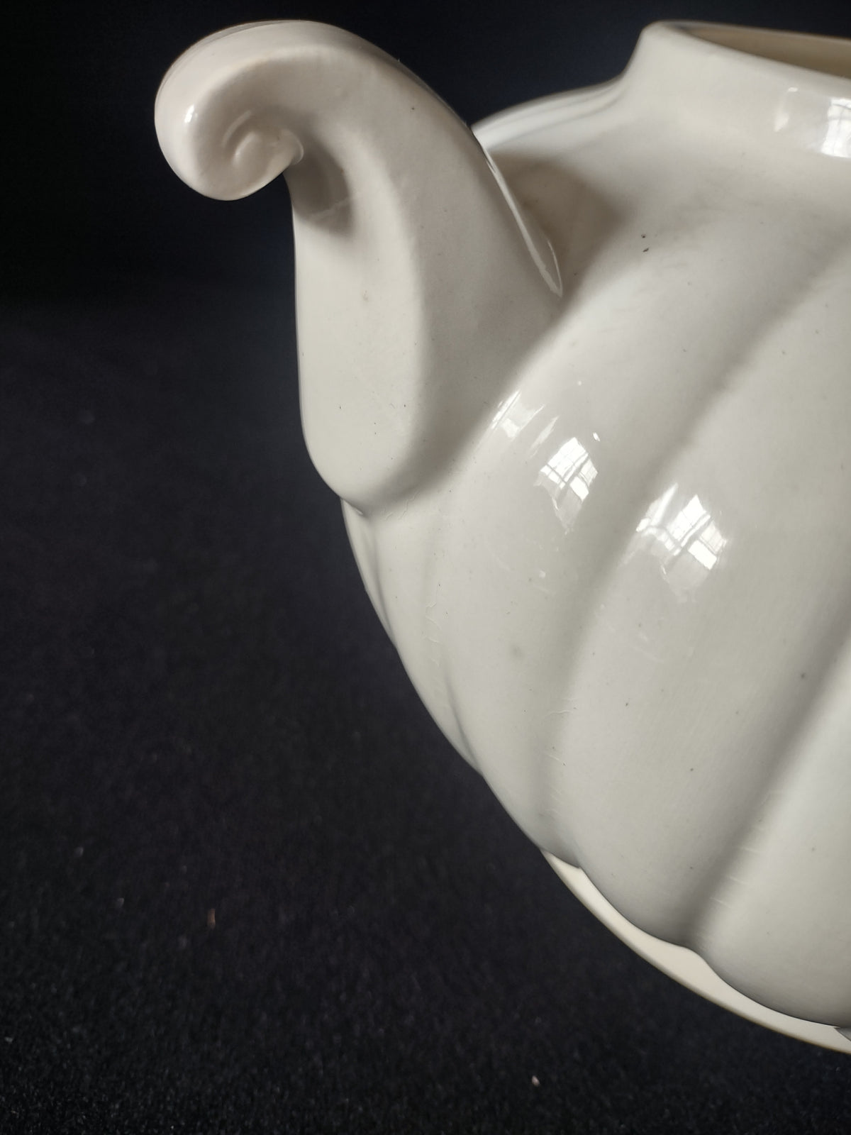 Vintage Off-White Ribbed Soup Tureen Set With Lid Ladle & Underplate [7531]