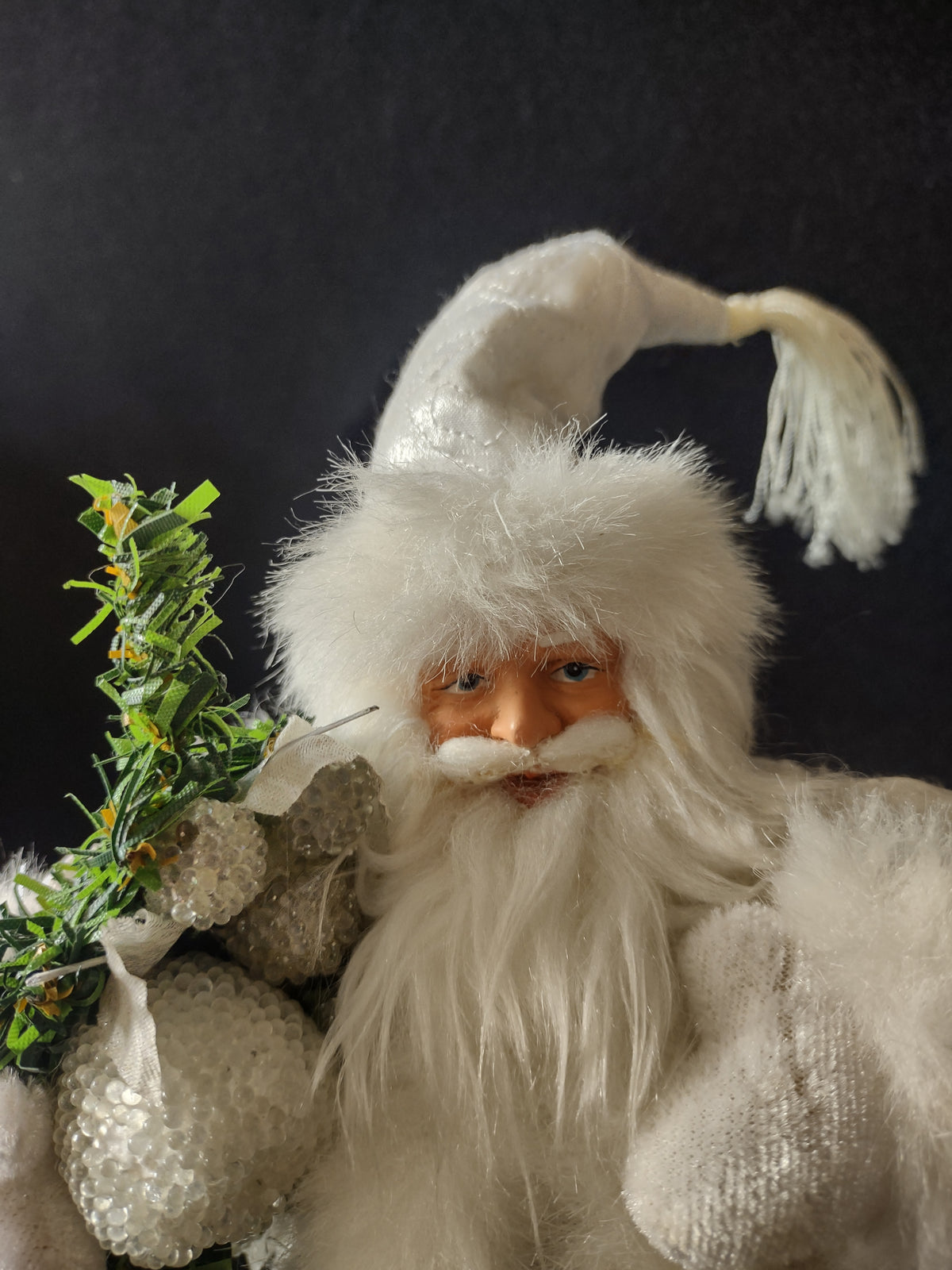 Vintage White Santa Claus Figure Silver Wreath Quilted Coat Christmas [8180n]