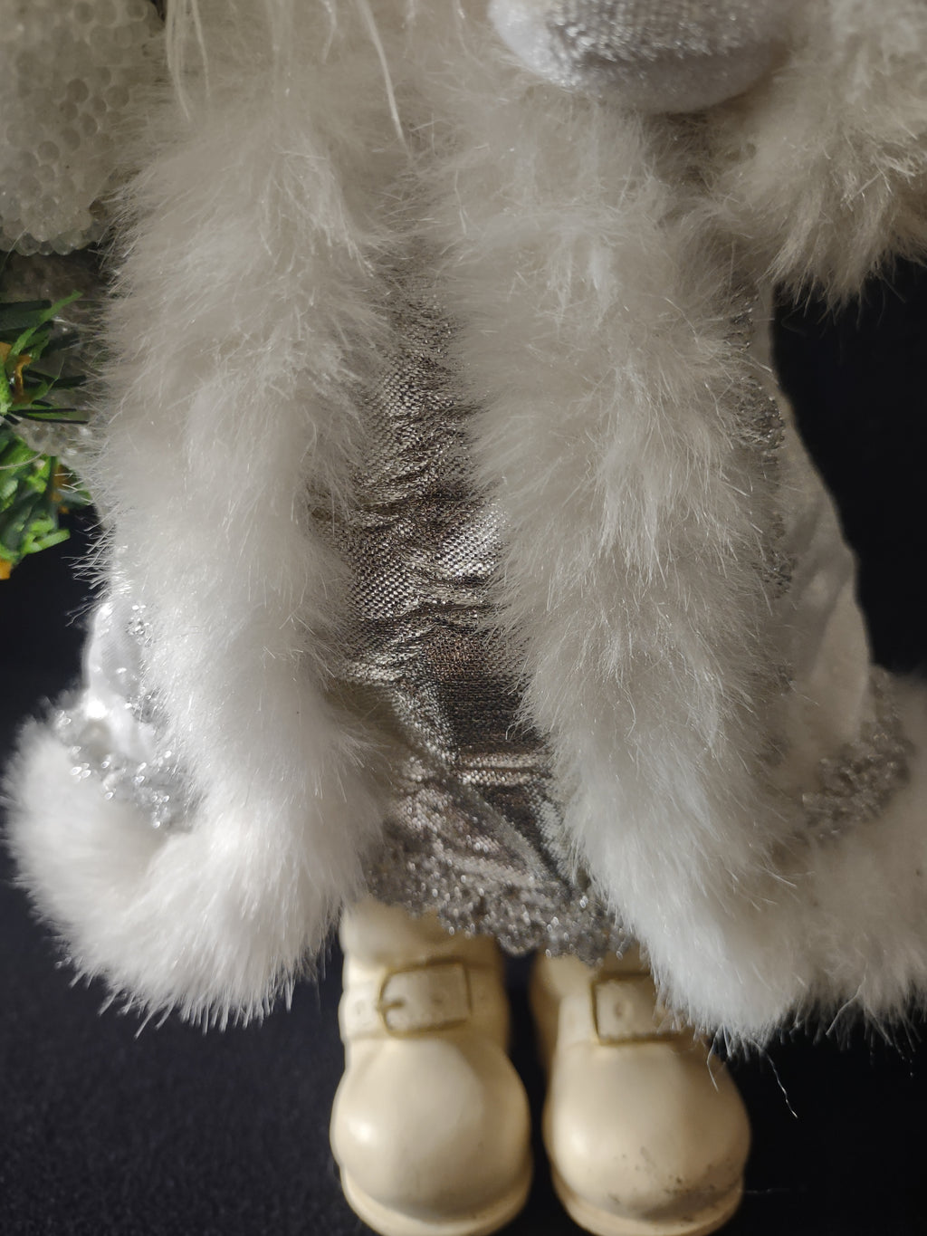 Vintage White Santa Claus Figure Silver Wreath Quilted Coat Christmas [8180n]