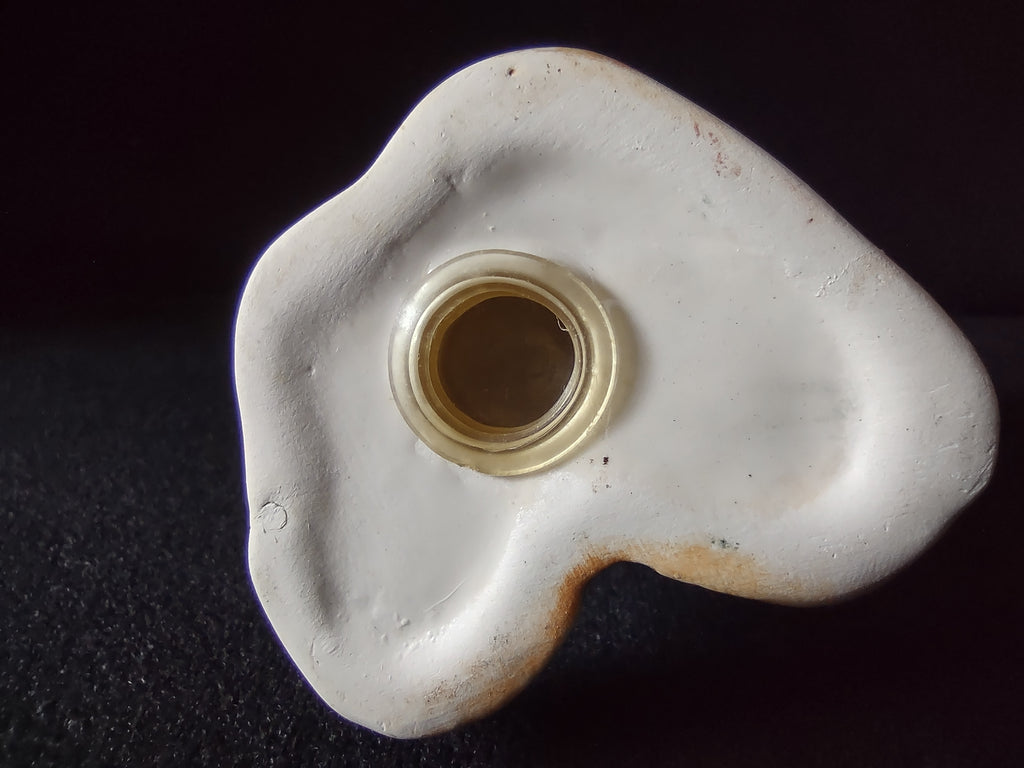Underside of a bear shaker with stopper