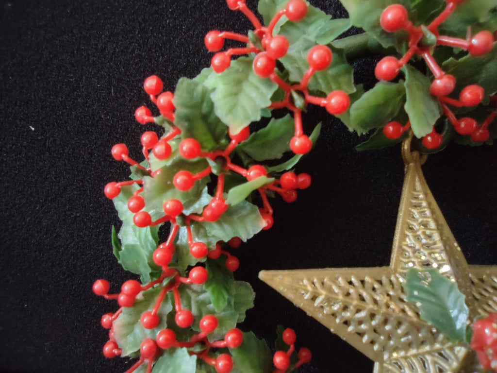 Vintage Christmas Holly Wreath Red Berry Green Gold Star Hanging Ornament [8201n]