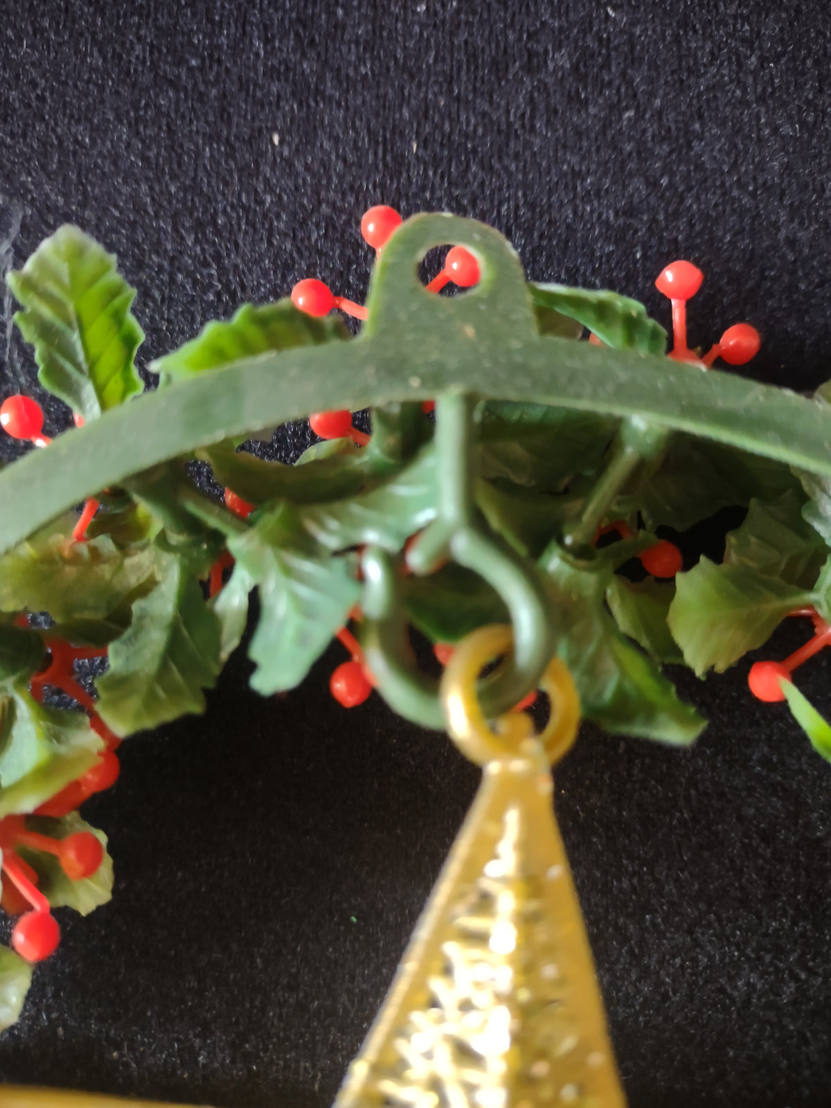 Vintage Christmas Holly Wreath Red Berry Green Gold Star Hanging Ornament [8201n]