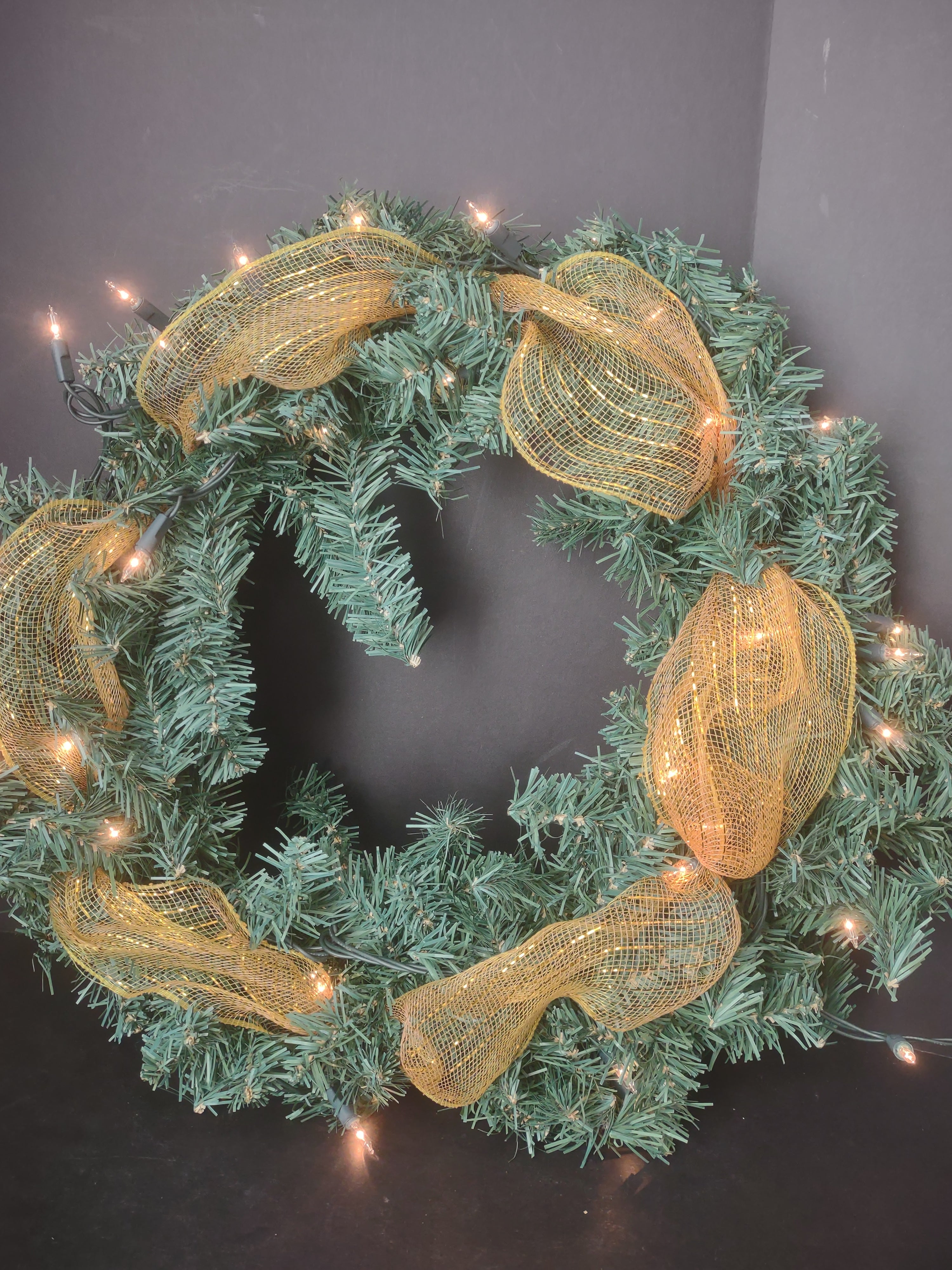 Vintage Christmas Artificial Light Up Green Wreath Gold Ribbon 18" (lot 1326)