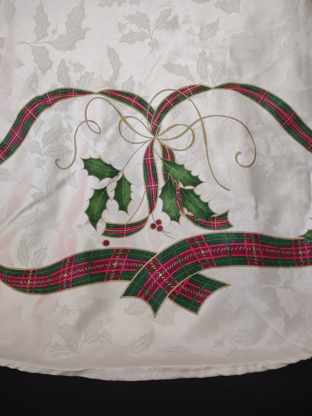 Vintage Lenox Christmas 70" Round Tablecloth Holly Red Green Ribbon (Lot 4371)