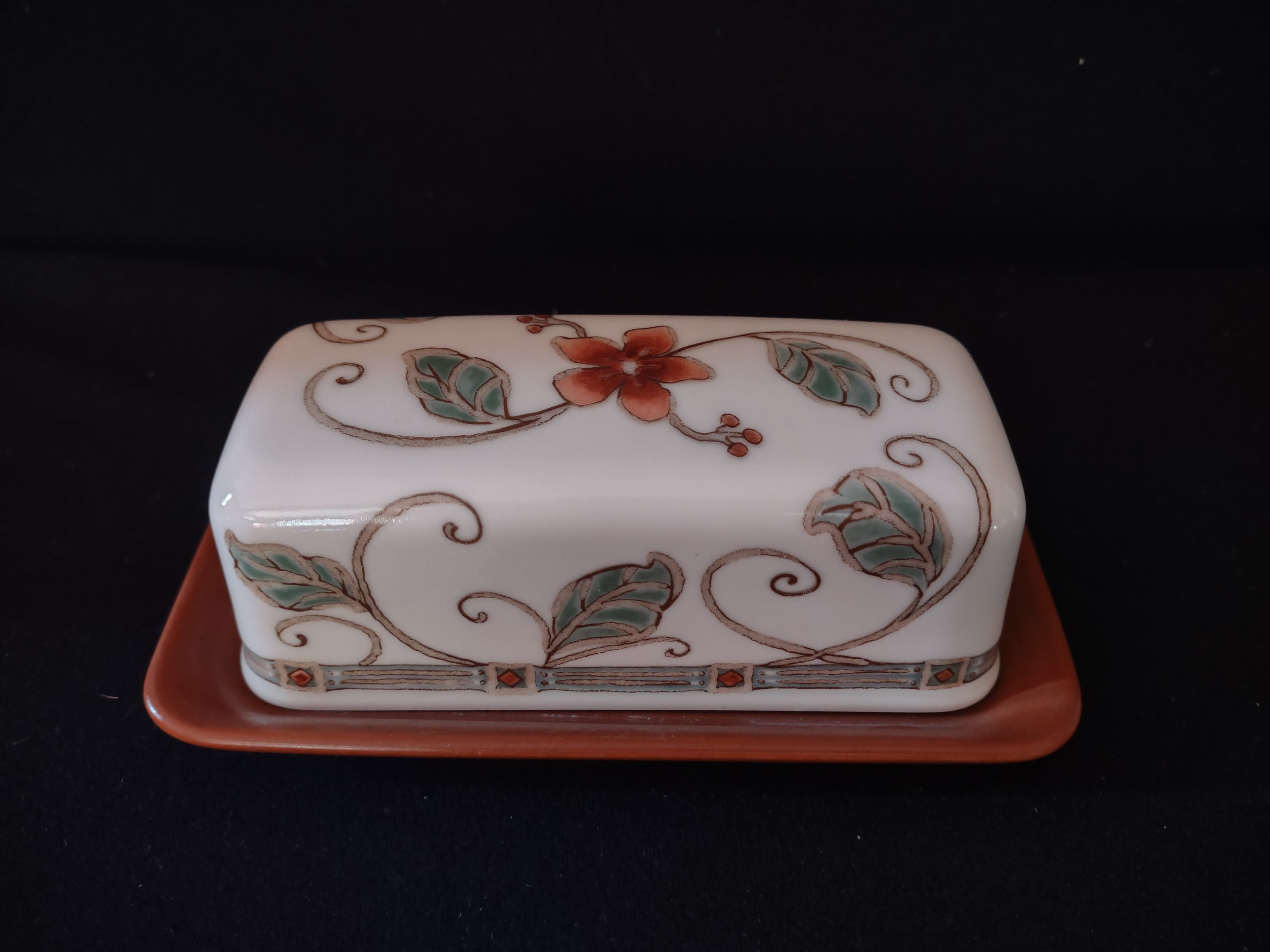 Vintage Pfaltzgraff USA Butter Dish Mission Flower (lot 5272)