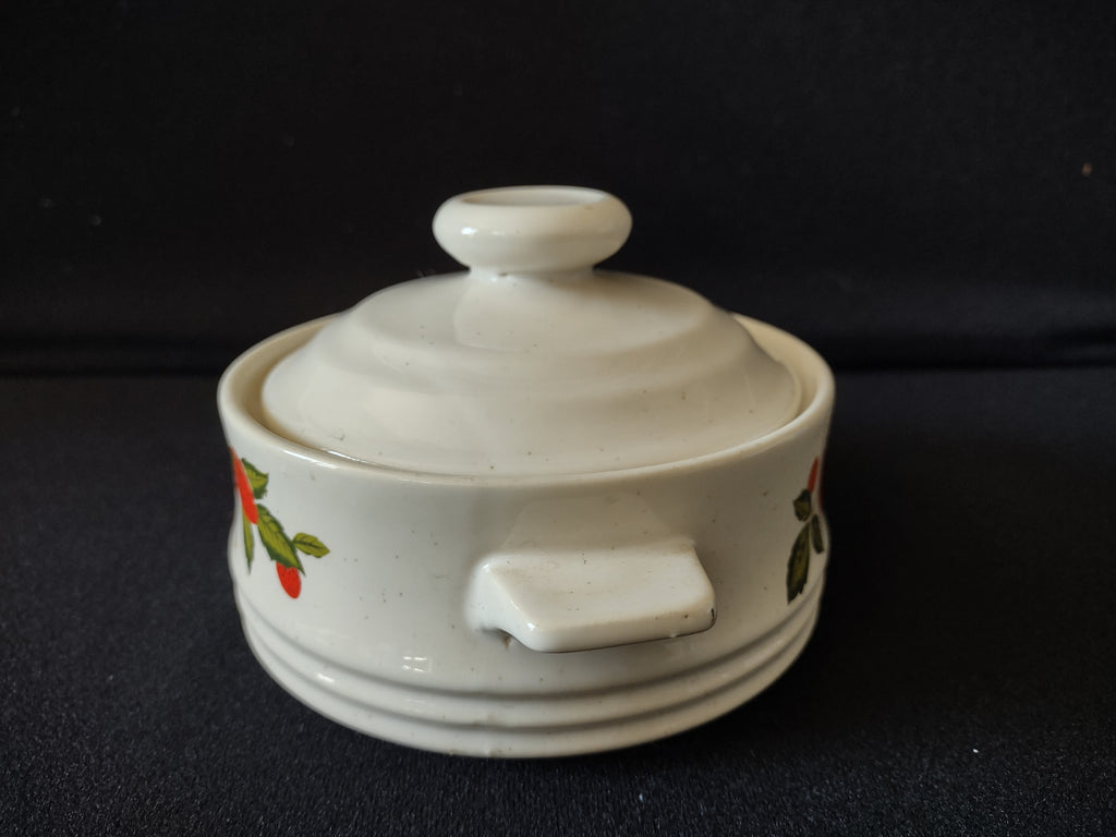 Vintage Sheffield Strawberries'n Cream Stoneware Sugar Bowl (lot 5395)