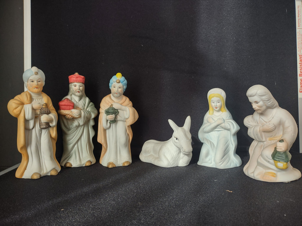 Vintage Christmas Porcelain Nativity Set NO BABY JESUS (lot 2437)