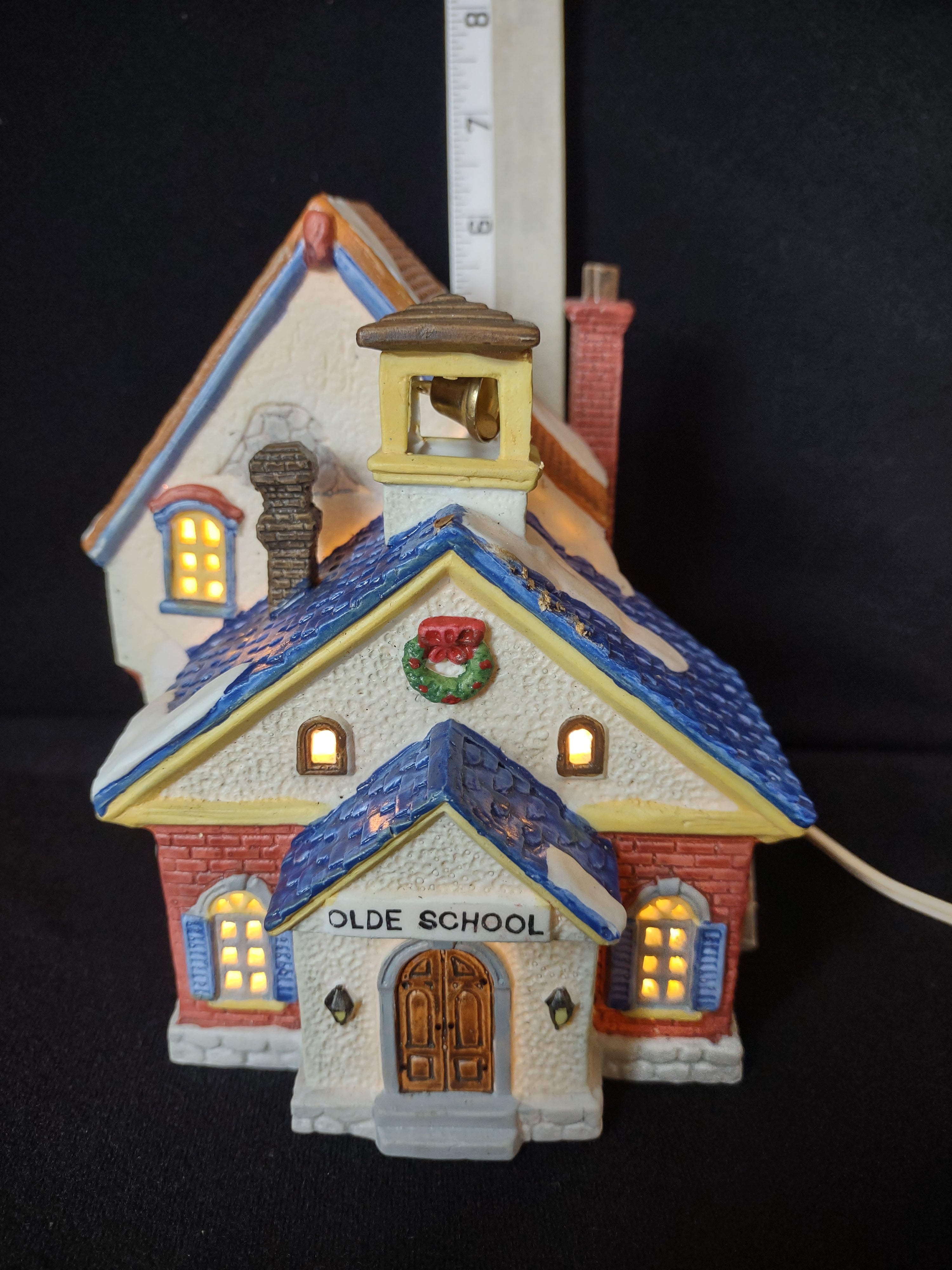 Vintage Lemax Olde School House Christmas Village Light Up (lot 2284)