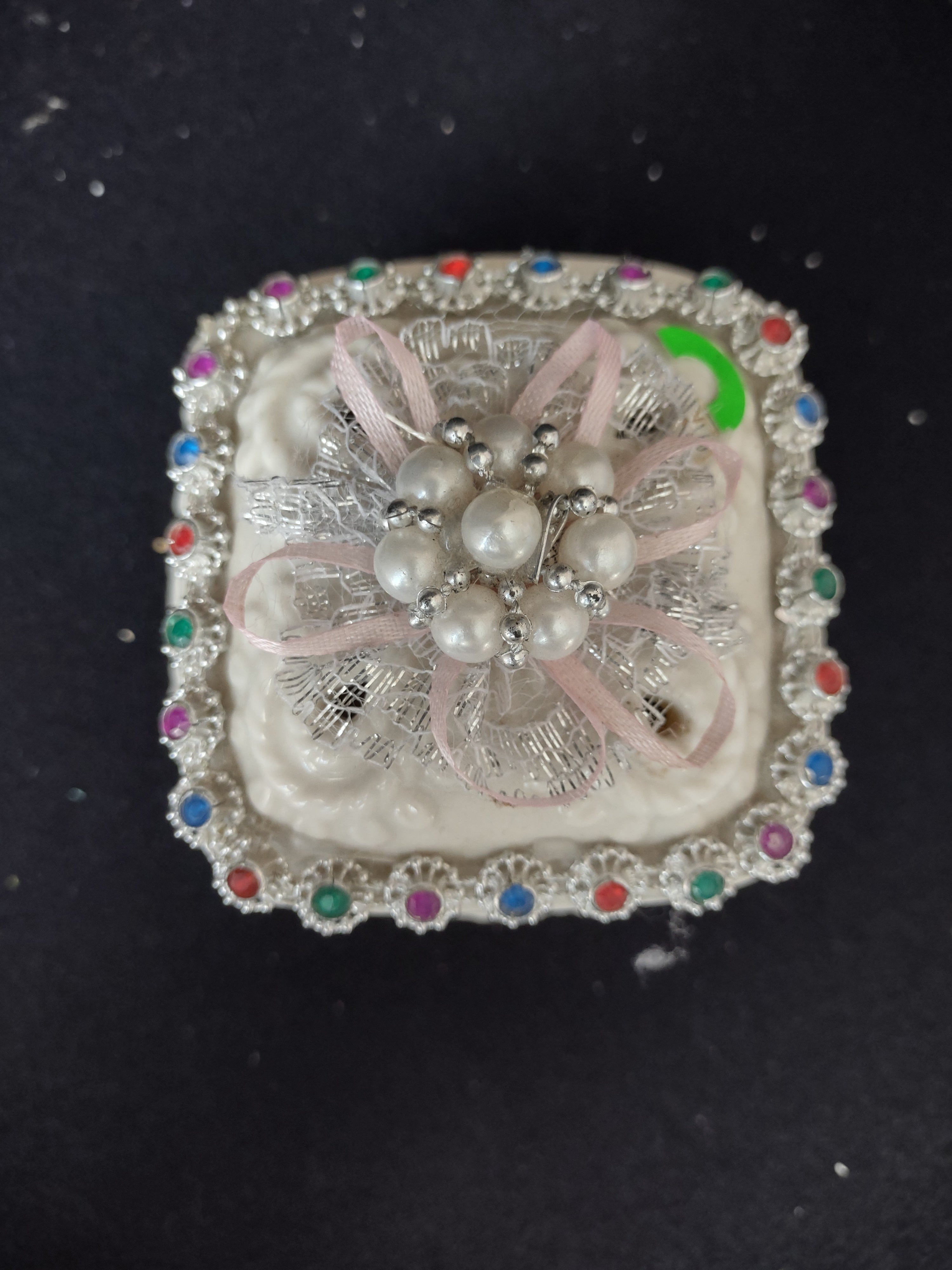 Ceramic Trinket Box (lot 2376)