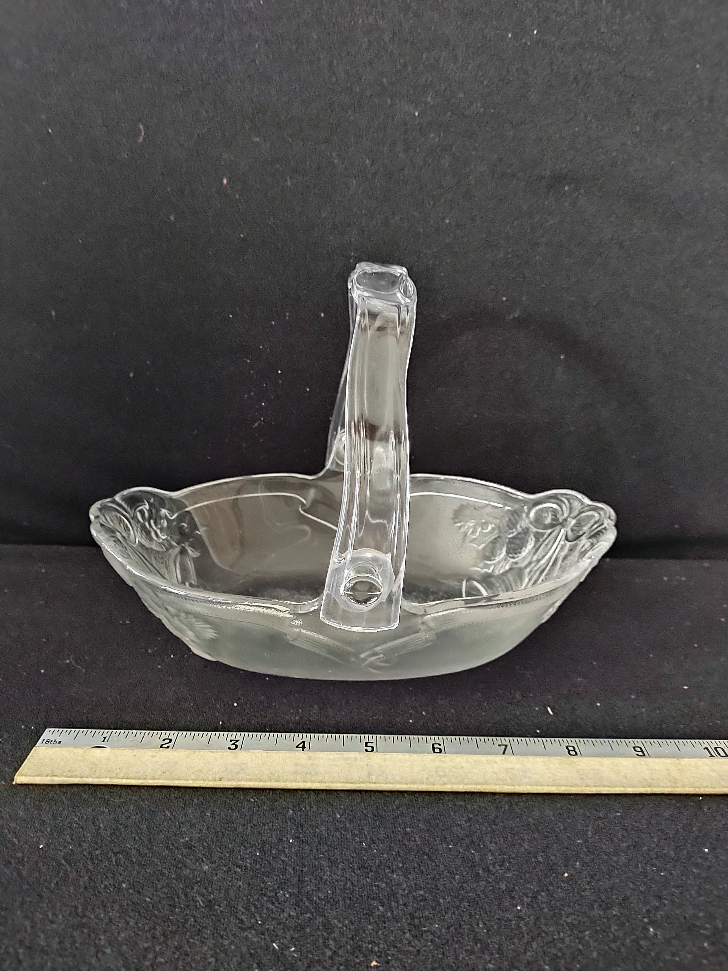 Mikasa Silent Night Crystal Basket Detachable Handle Santa Sleigh (Lot 3633)