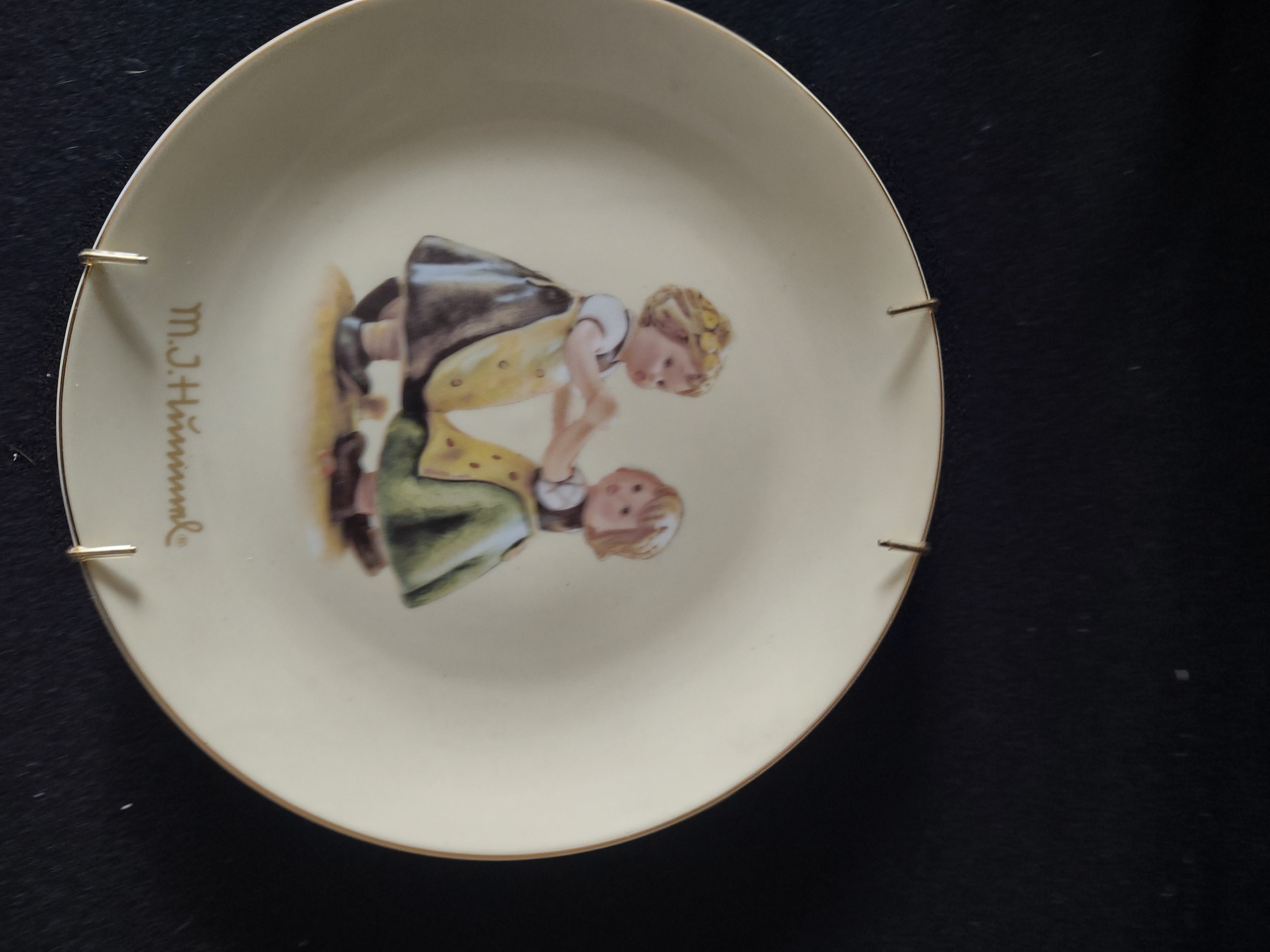 Vintage M J Hummel Collector Wall Plate 2nd Edition Spring Dance (Lot 5111)