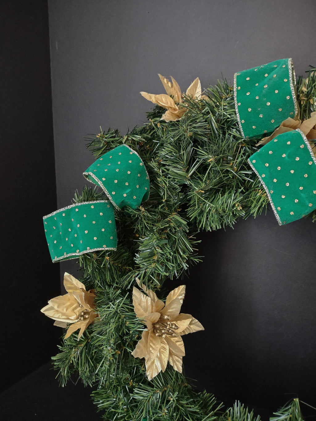 Christmas Wreath 20" Gold Poinsettia Green Ribbon Artificial (lot 1411)