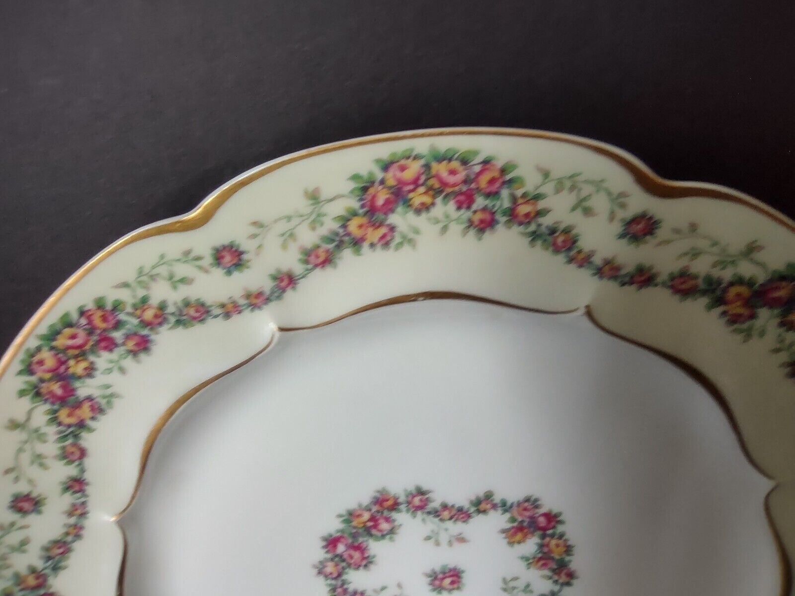 Haviland Limoges Red Rose Garland Cream Dinner Plate 9-3/4" (lot 356)