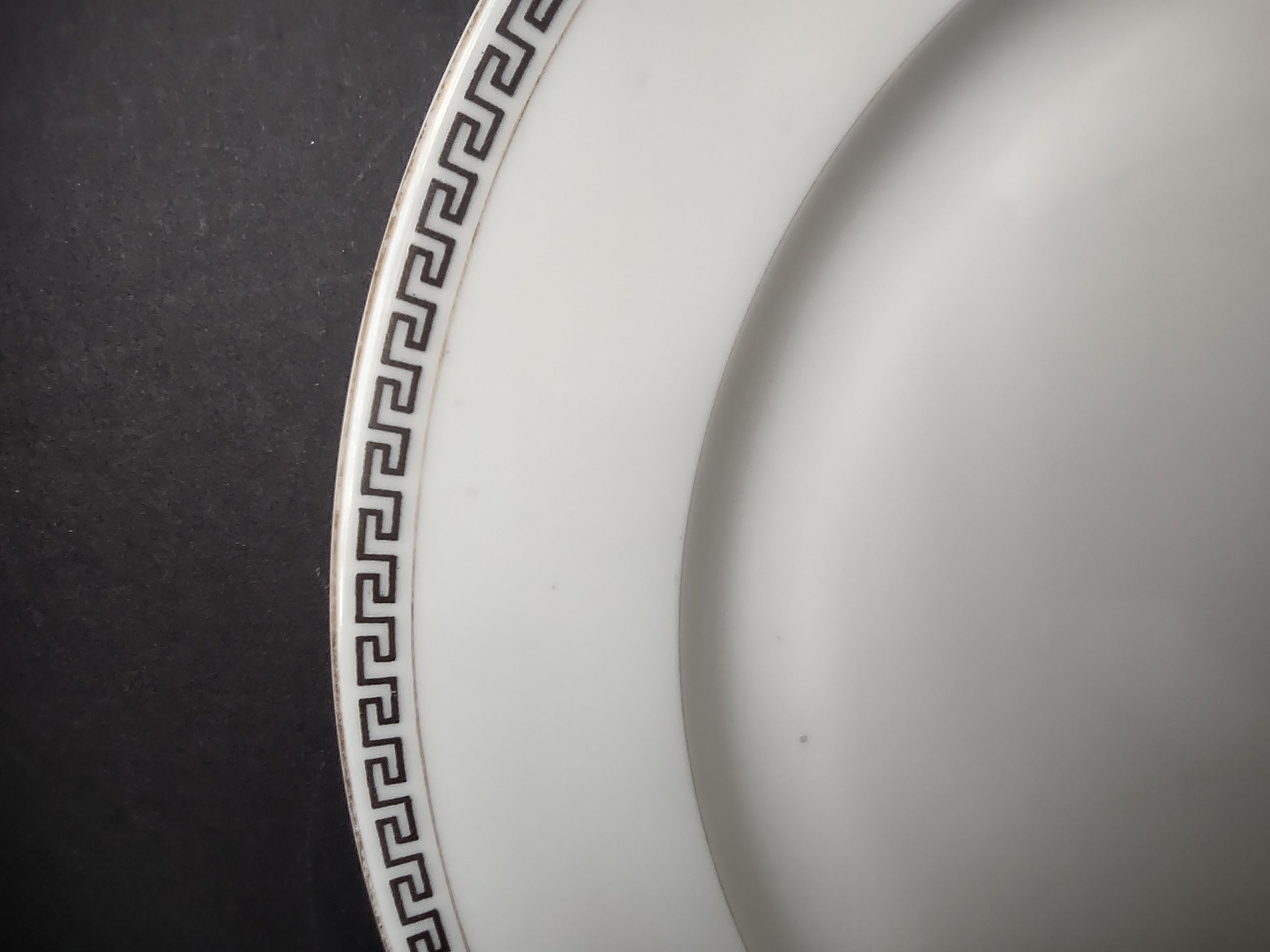 T & V Limoges France Dinner Plate Gold Black Decor (lot 1068)