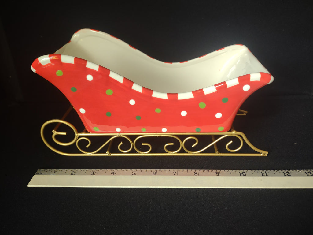 Christmas Ceramic Sleigh Bowl with Stand (lot 1592)