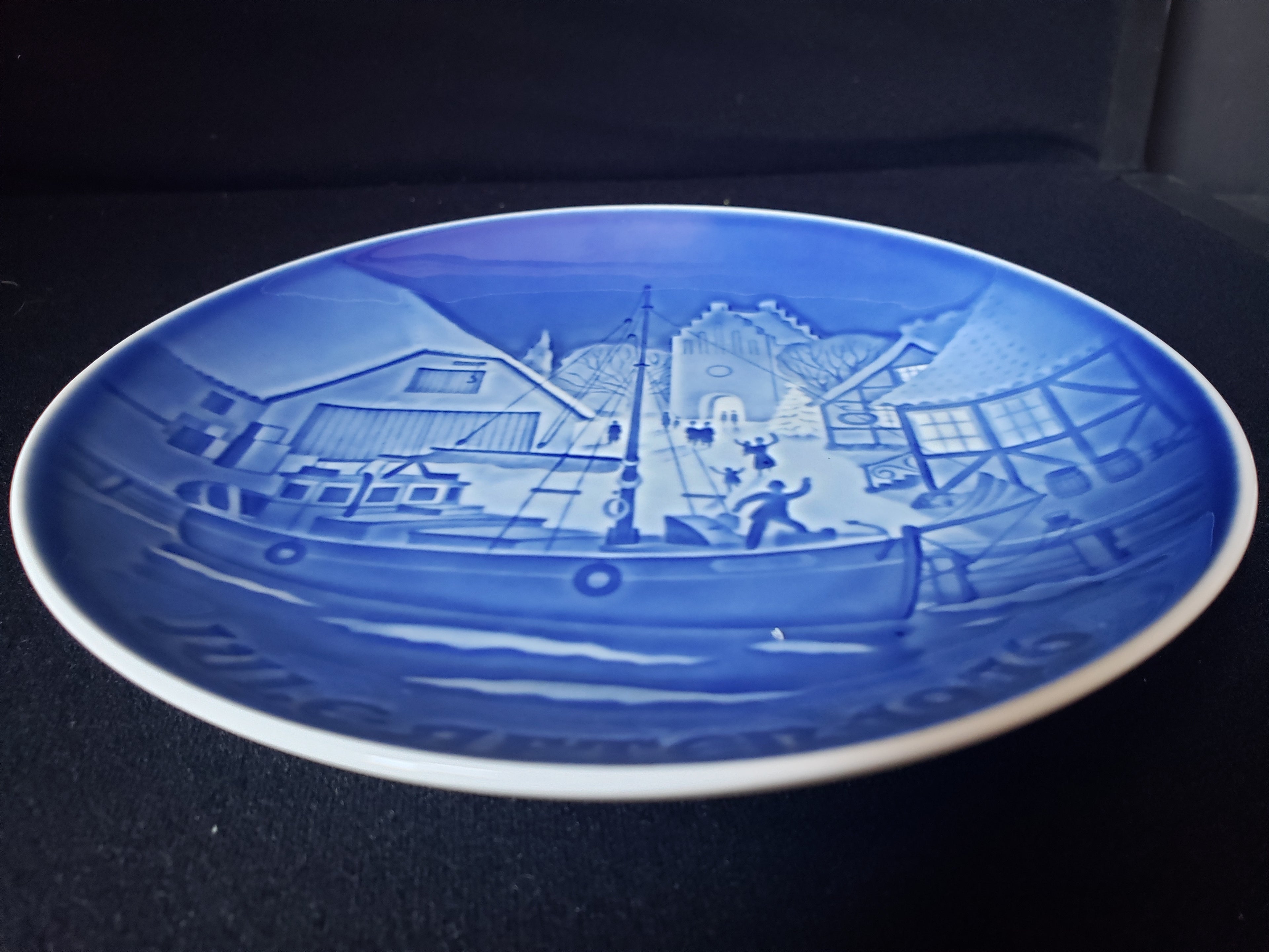 B & G Copenhagen Porcelain Wall Plate Christmas Welcome (lot 2193)