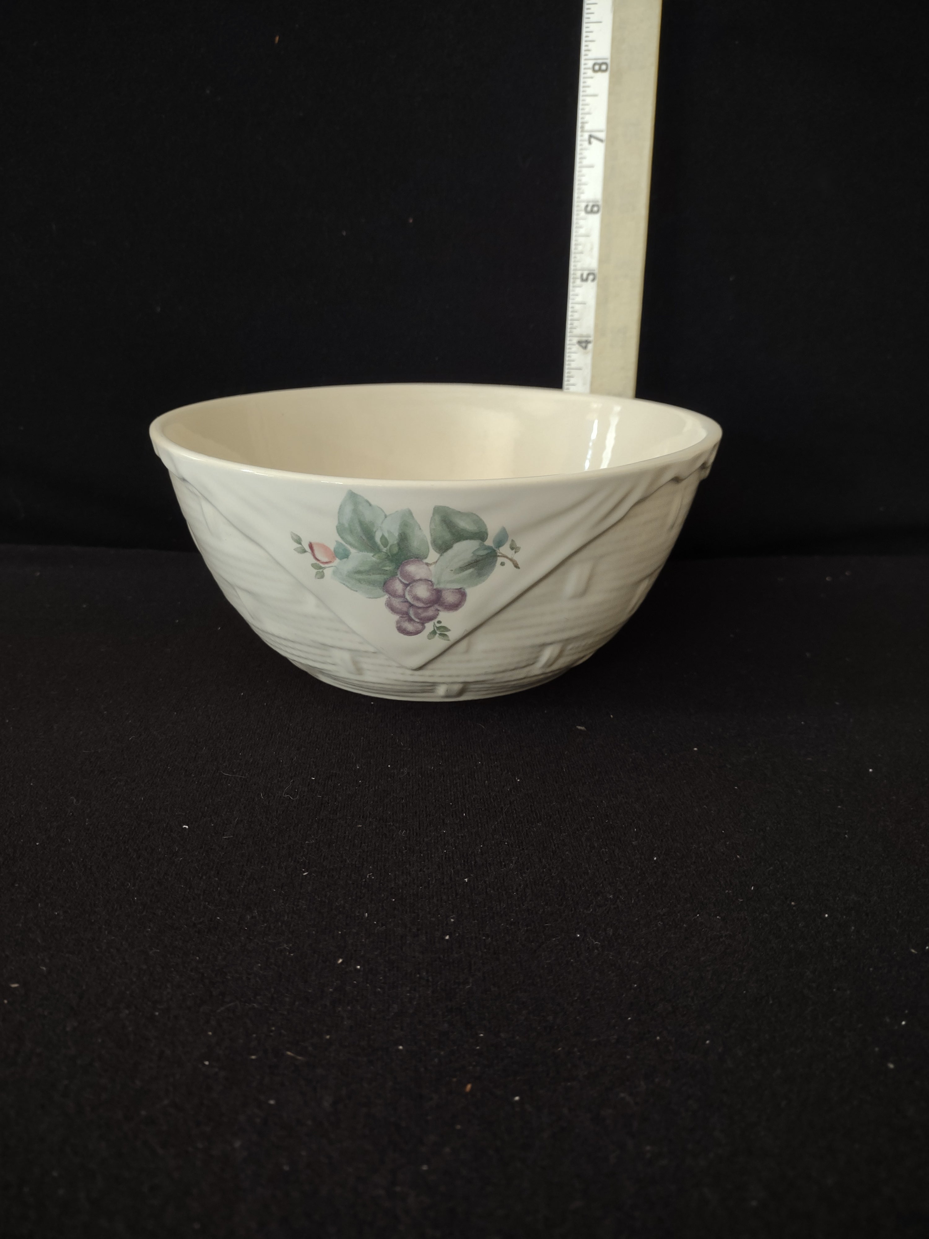Grapevine Pfaltzgraff Basket Weave Pattern Bowl Grapes Roseberry Leaf (Lot 3875