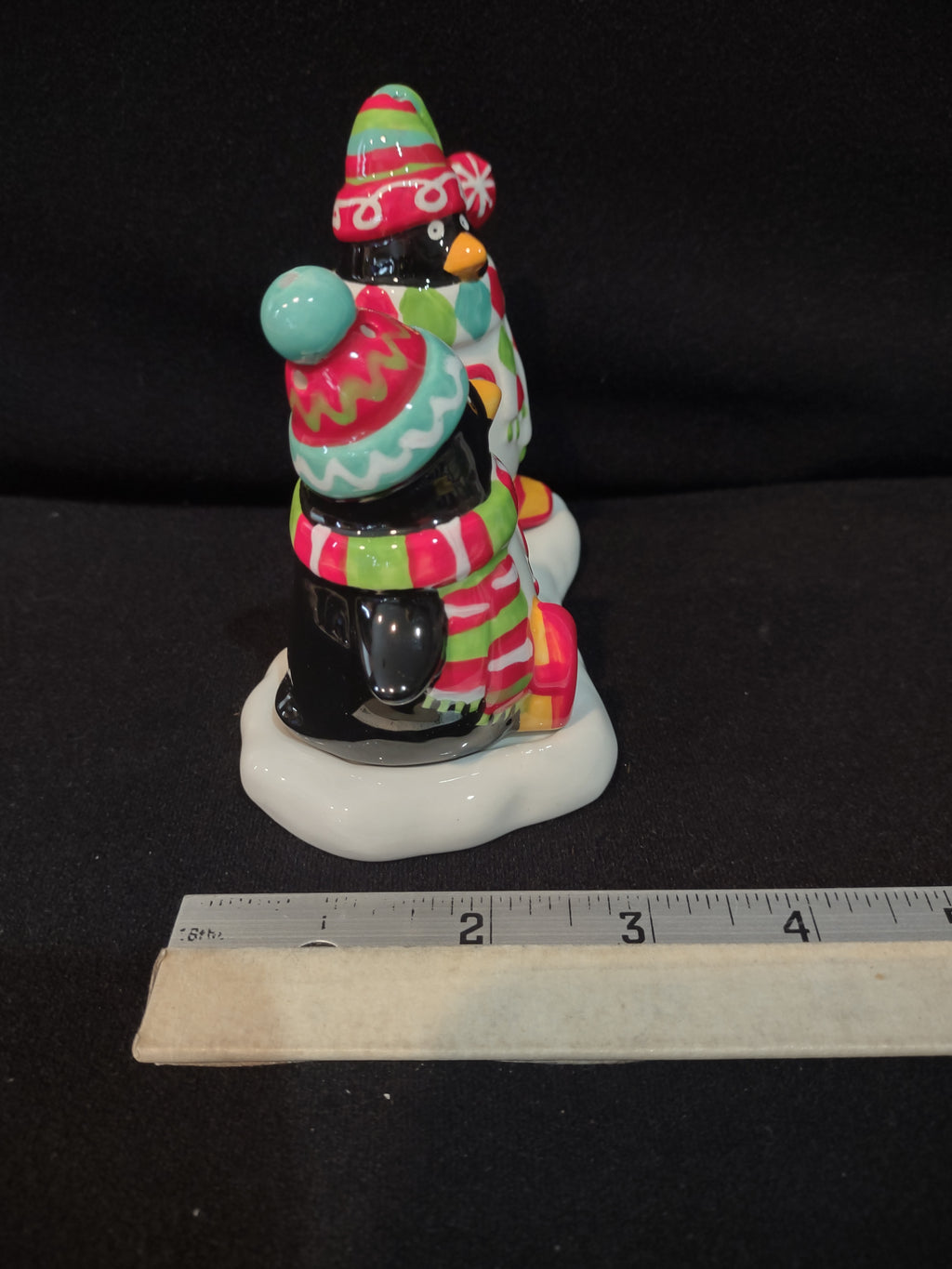 Christmas Holiday Ceramic Penguin Skates Salt Pepper Holder (Lot 4095)
