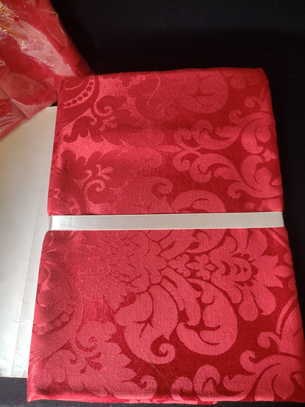 Red Table Round 70" Tablecloth Vinyl Table Pad 6 Coordinating Napkins lot 1744