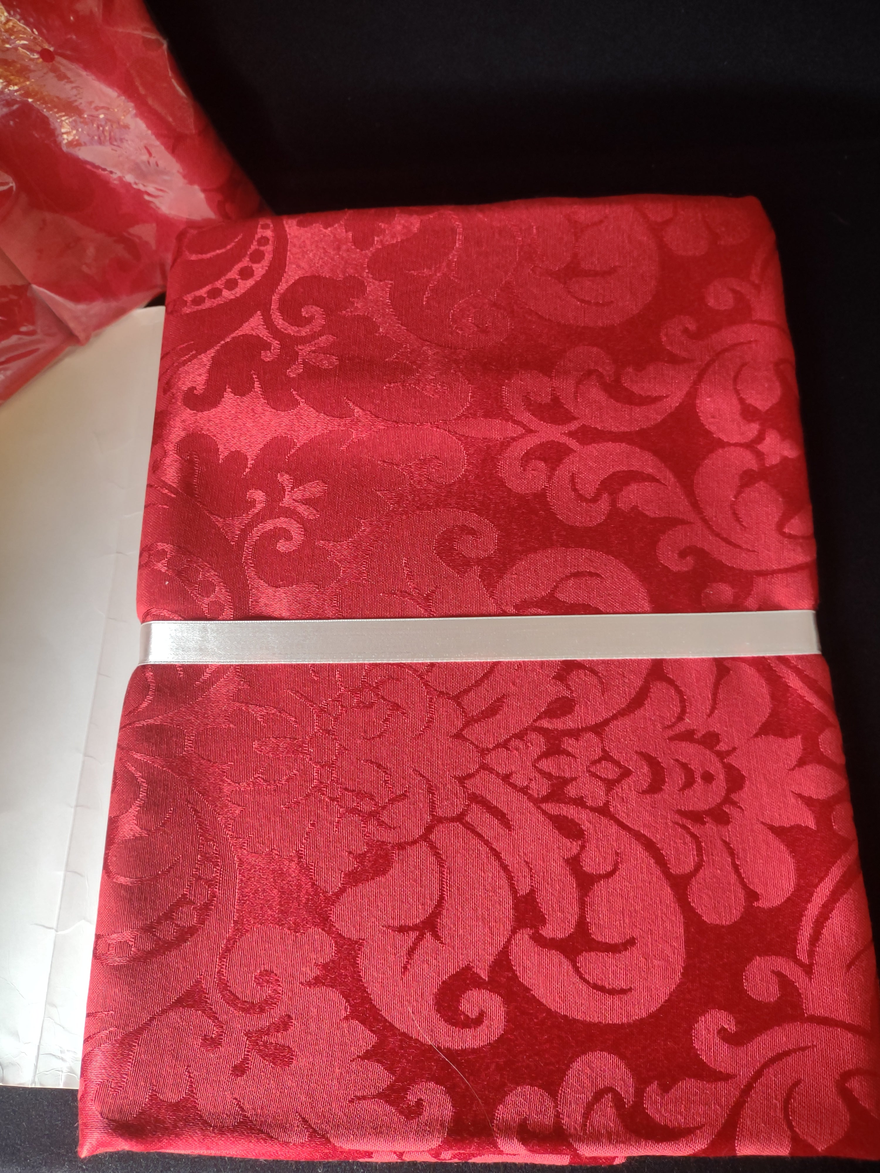 Red Table Round 70" Tablecloth Vinyl Table Pad 6 Coordinating Napkins lot 1744