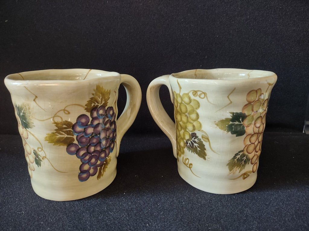 Cabernet Set of 2 Large Mugs Italian Decor Grapes (lot 5265)