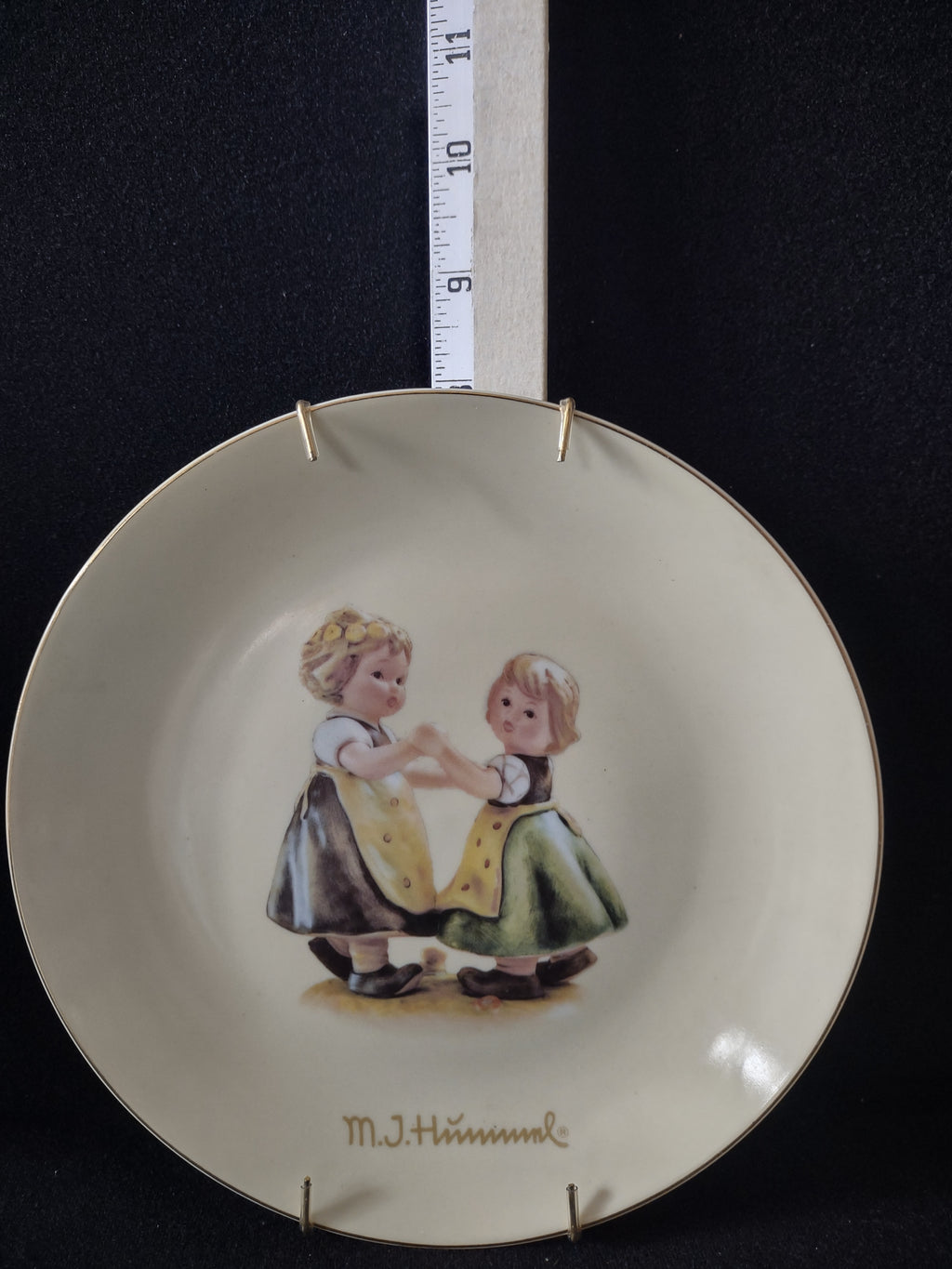 Vintage M J Hummel Collector Wall Plate 2nd Edition Spring Dance (Lot 5111)