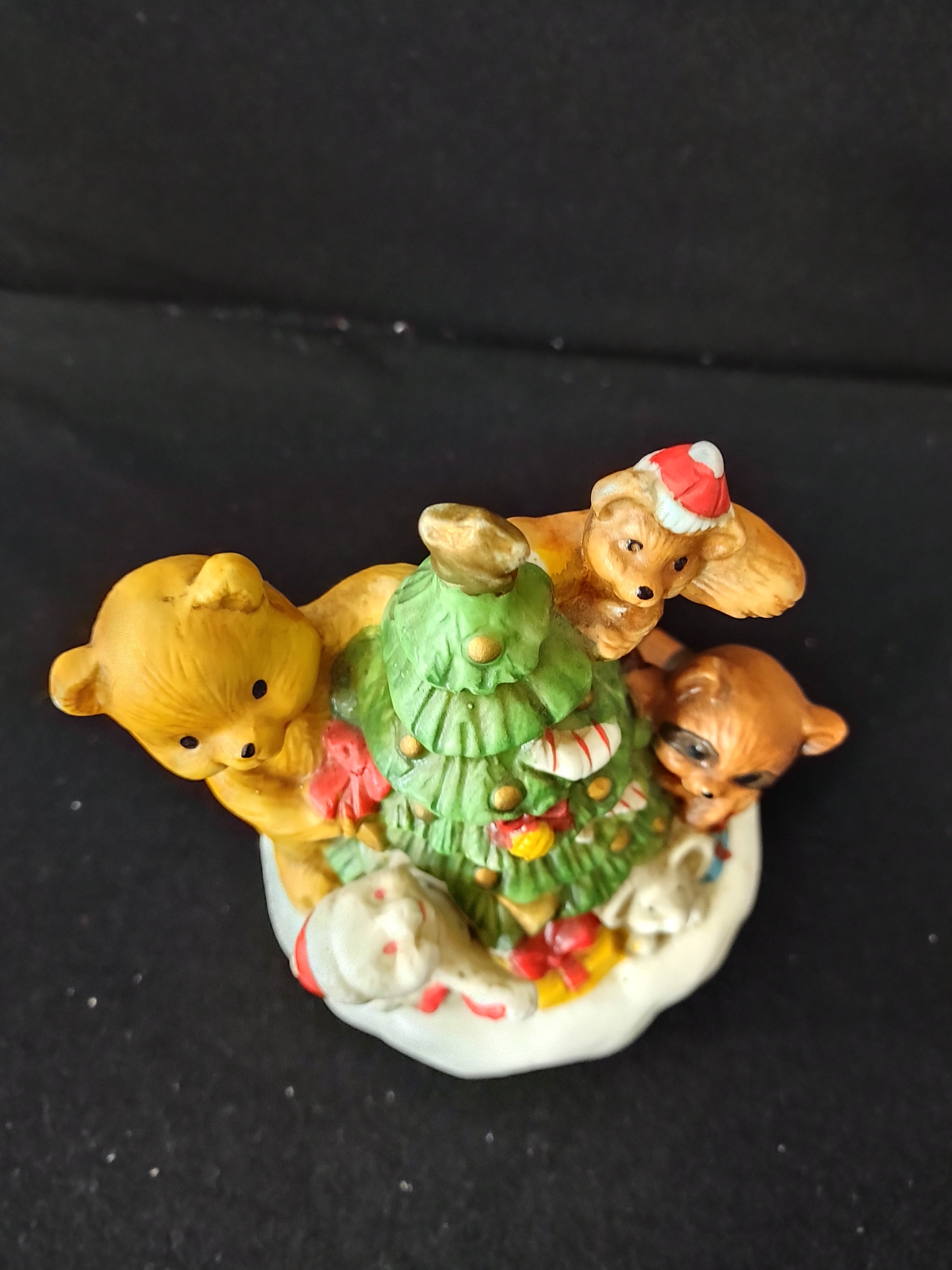 Vintage Tree Forest Animals Music Box Dreaming Of A White Christmas (Lot 3899)
