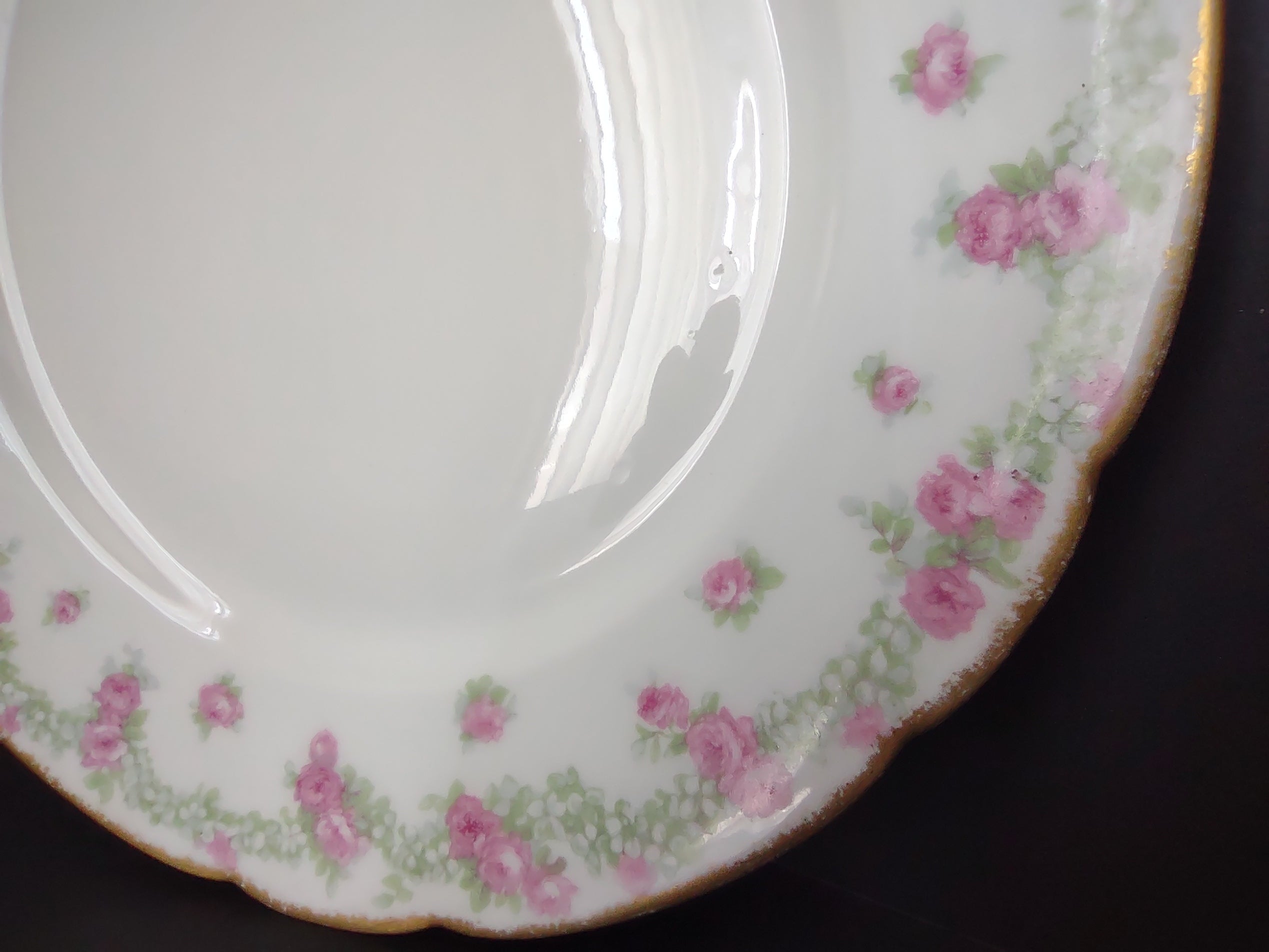 JP French Chic Floral Cottage Vintage Dinner Plate Rose Garland (lot 836)