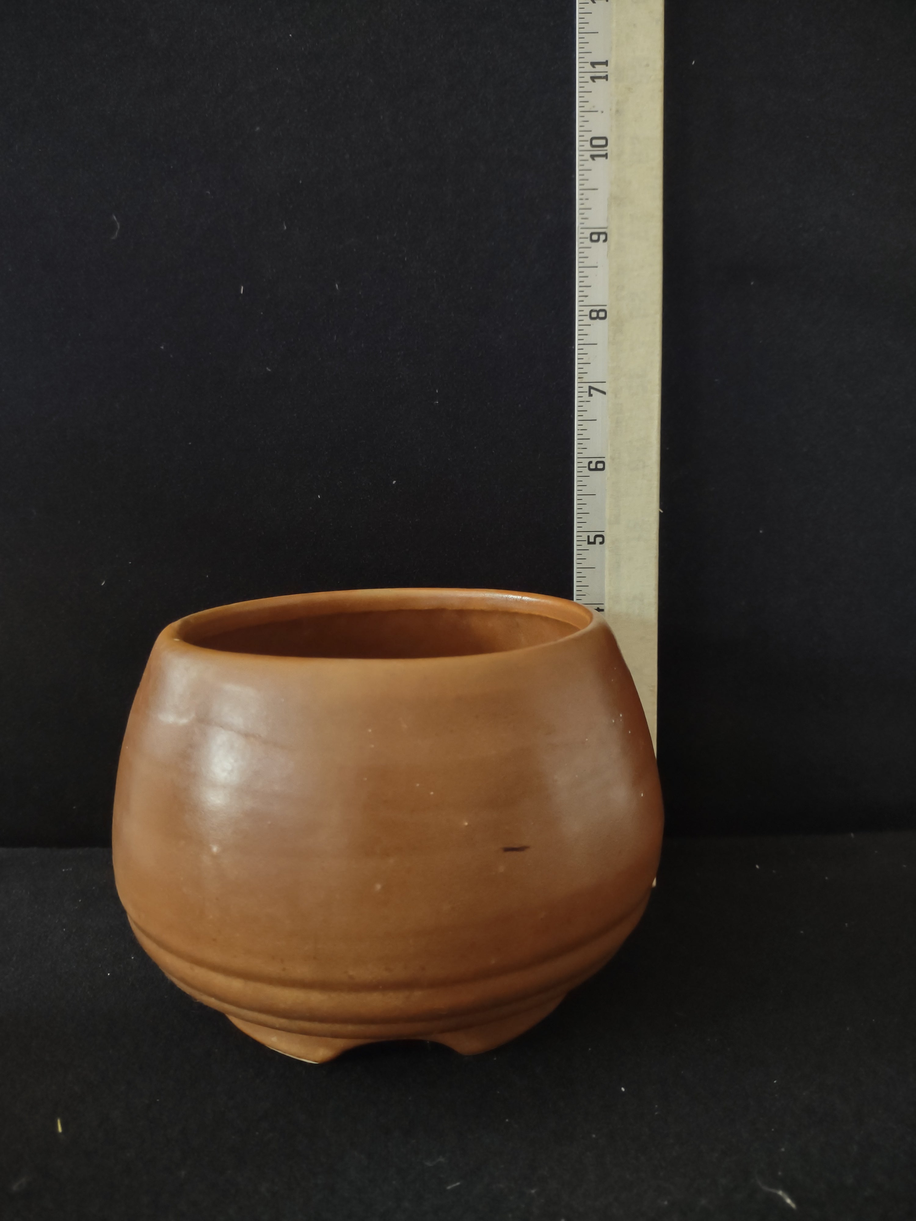 Vintage Round Pottery Brown Four Footed Planter (Lot 3547)