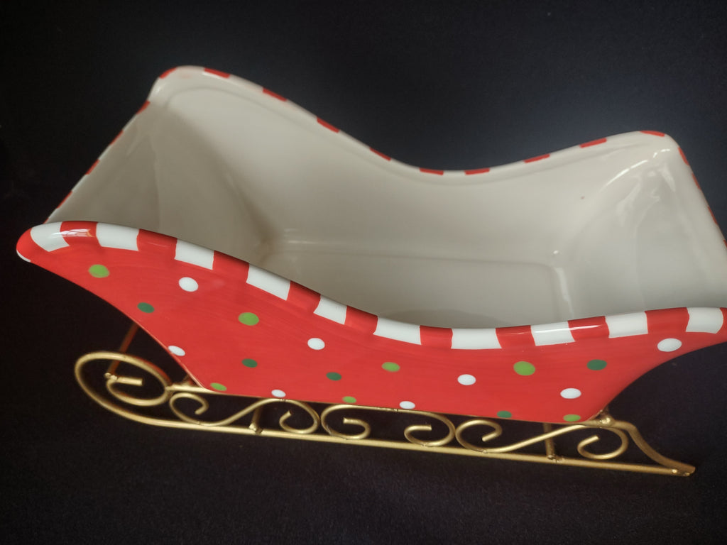 Christmas Ceramic Sleigh Bowl with Stand (lot 1592)