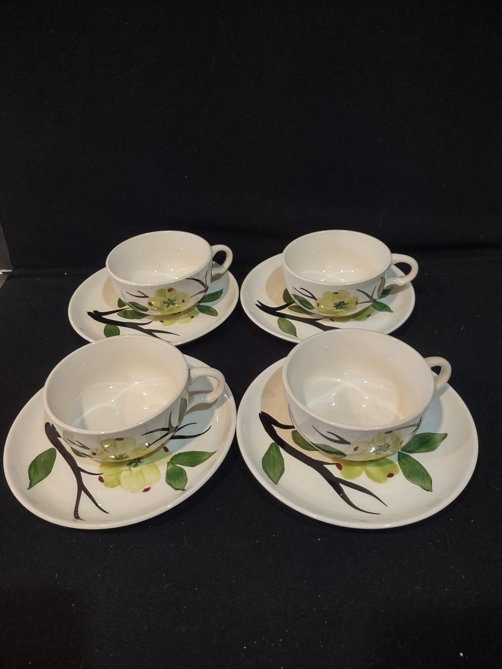 Vintage Dixie Dogwood Pattern Tea Cup Saucer Set Of 4 (Lot 4257)