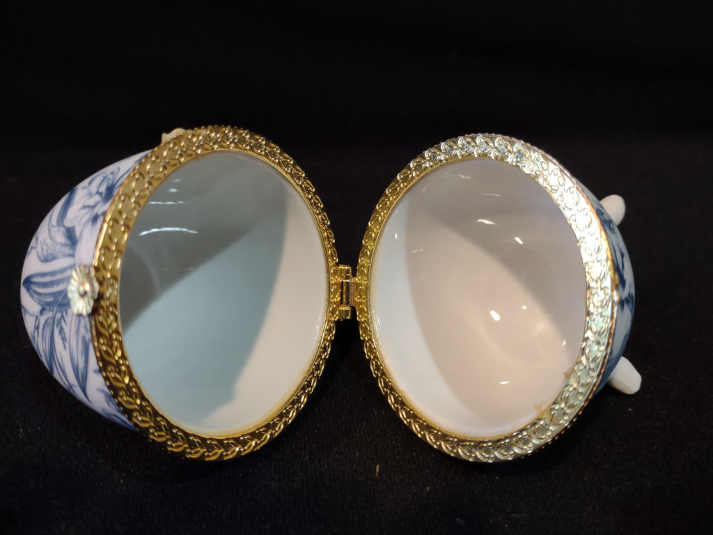 Vintage Porcelain White Blue Egg Trinket Box 3-1/2" Tall (lot 3468)