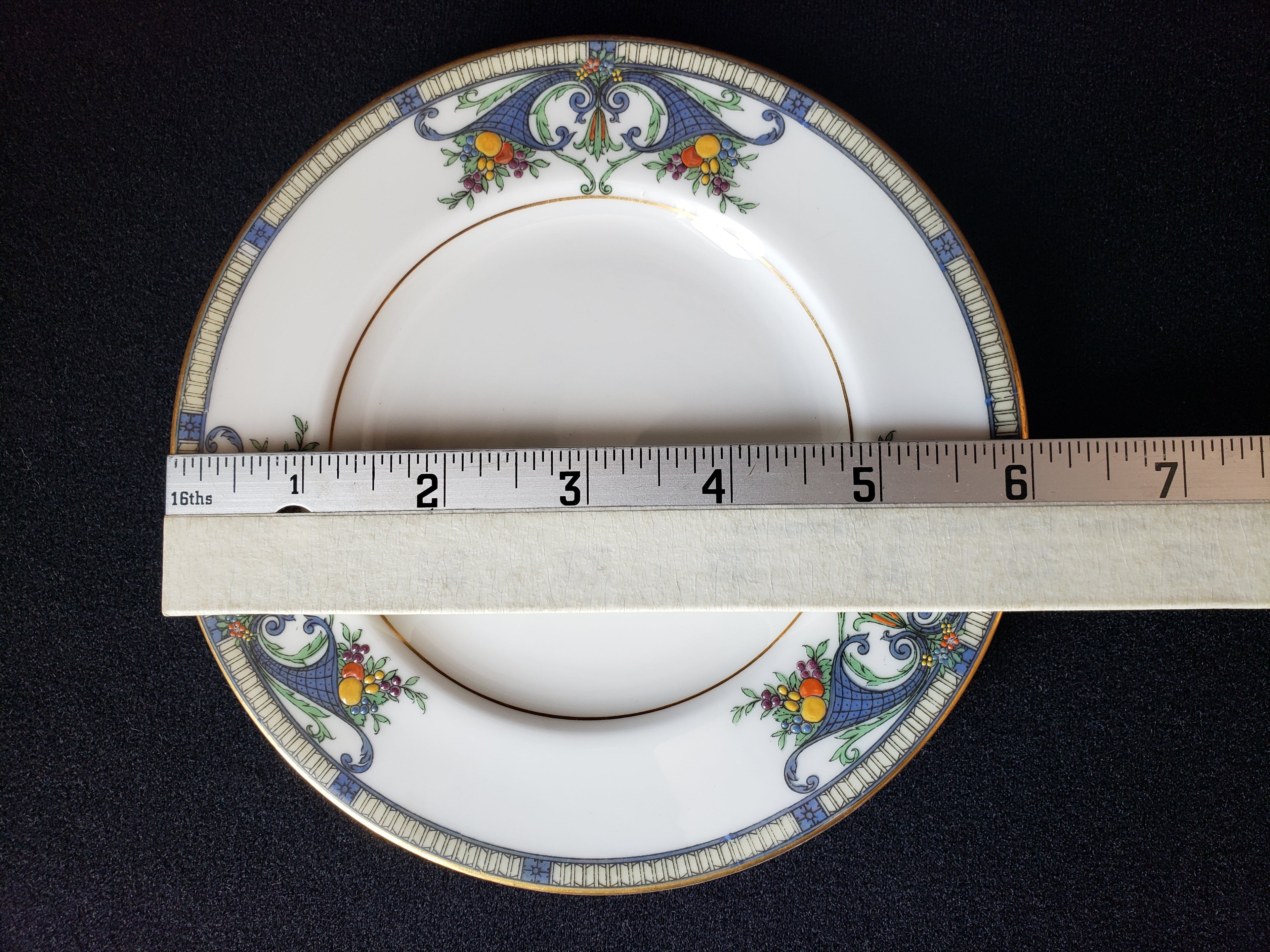 Vintage Royal Worcester Bread or Dessert Plate 6" (lot 2074)