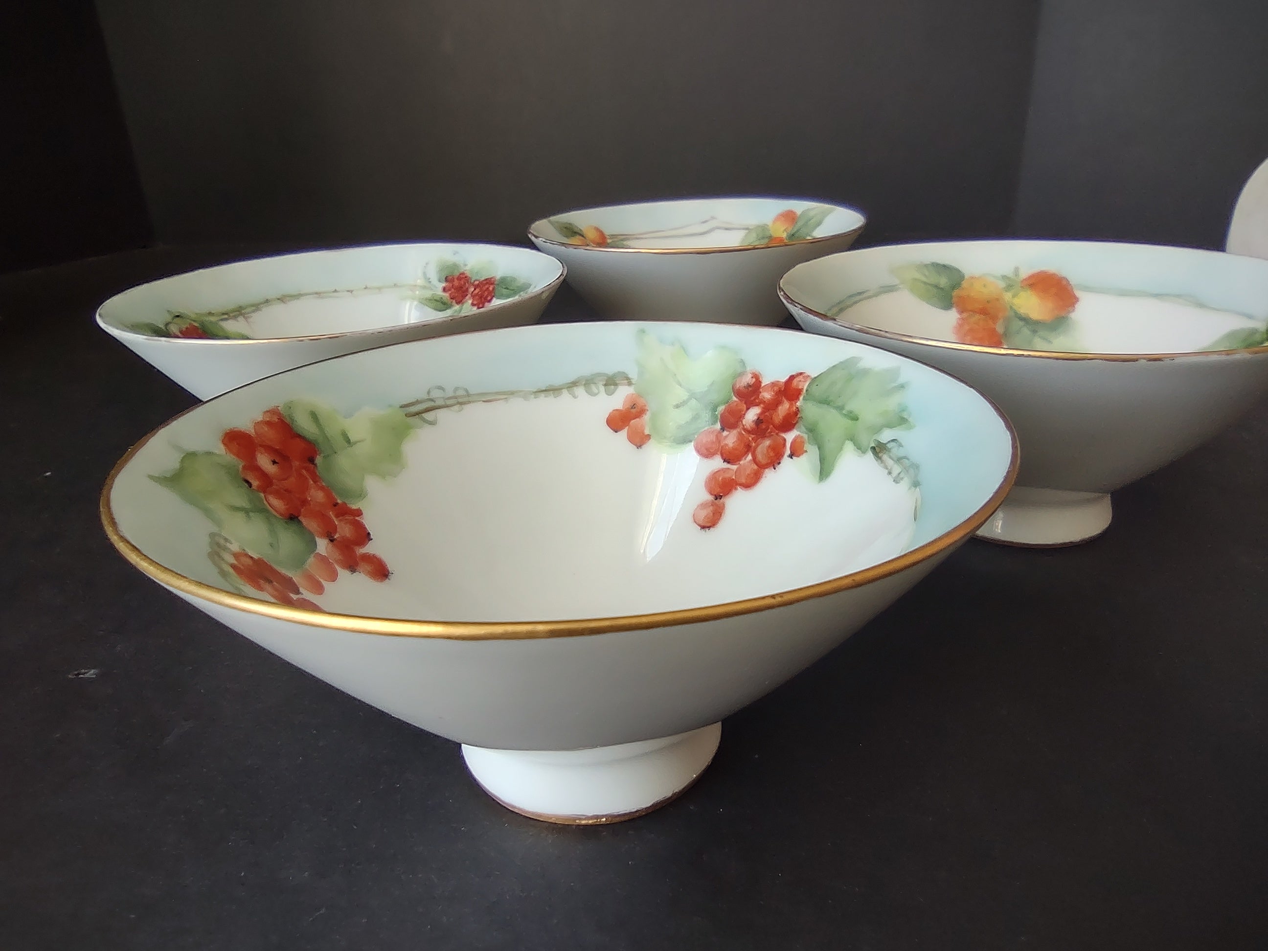 French Cottage Chic Set of 4 Dessert Footed Bowls Orange Red Fruit (lot 1096)