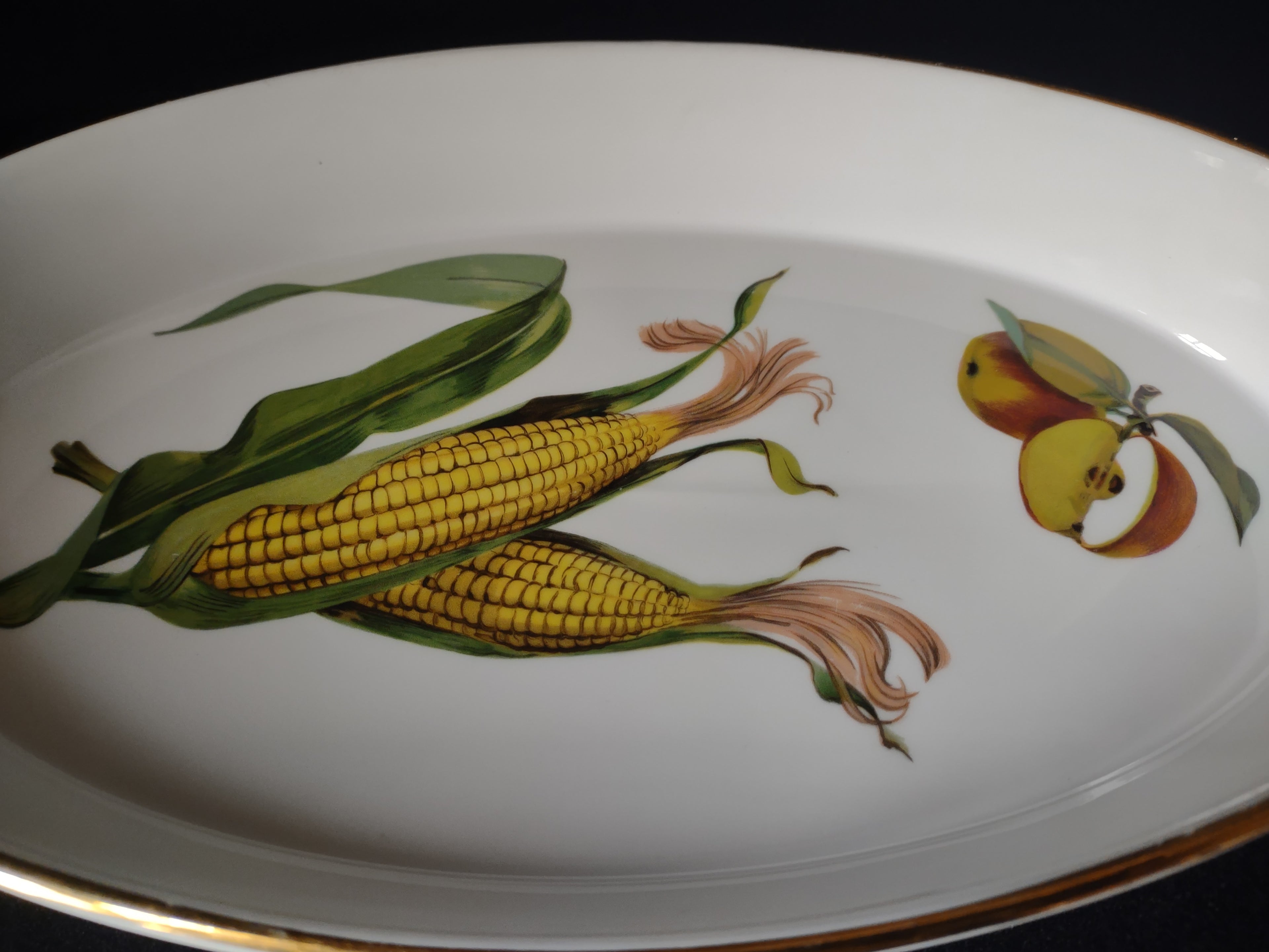 Royal Worcester Evesham 12" Oval Baking Dish Oven to Table (lot 2769)