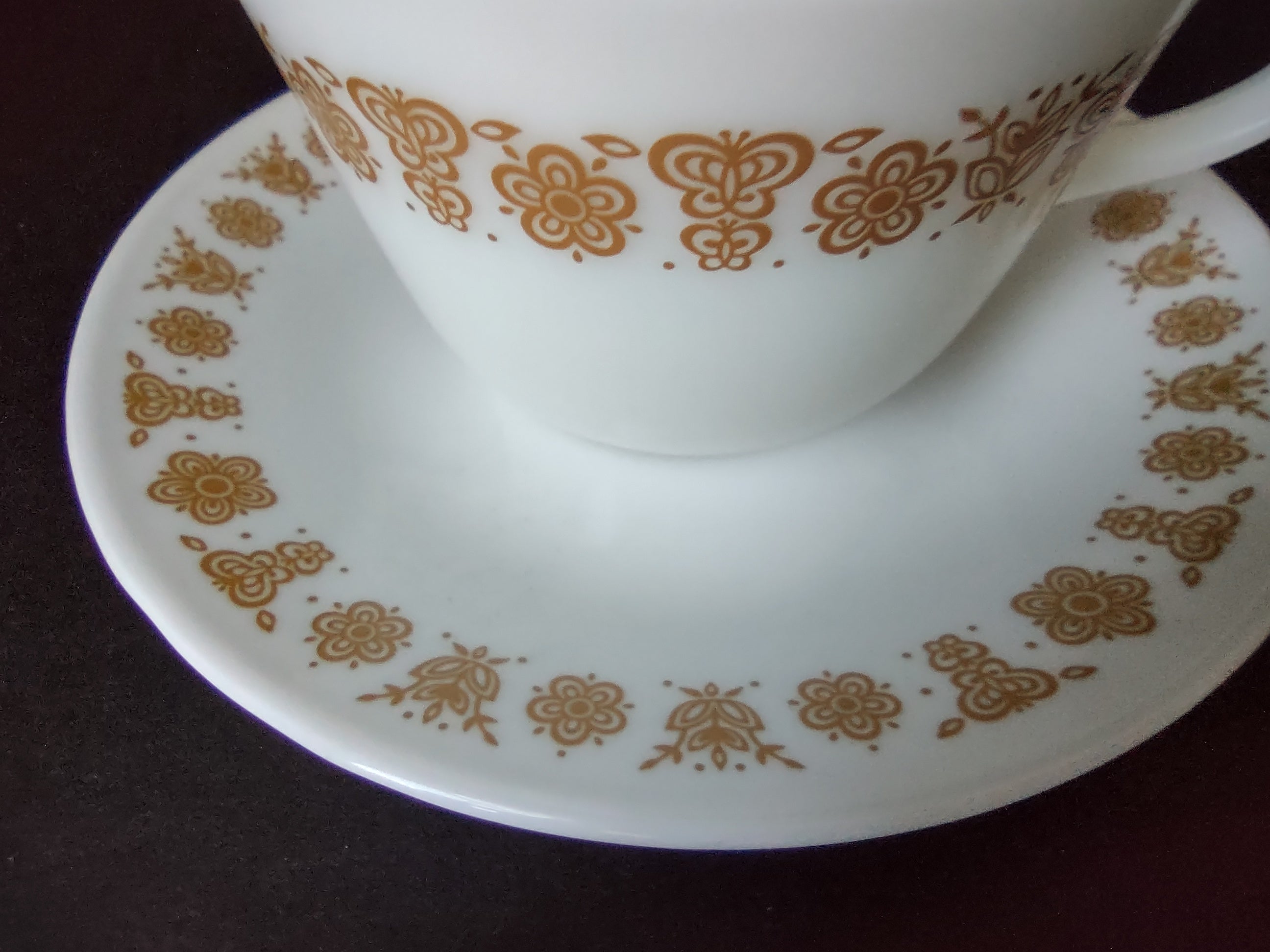 Corelle 8 x Teacup Saucer Golden Butterfly (lot 1207)