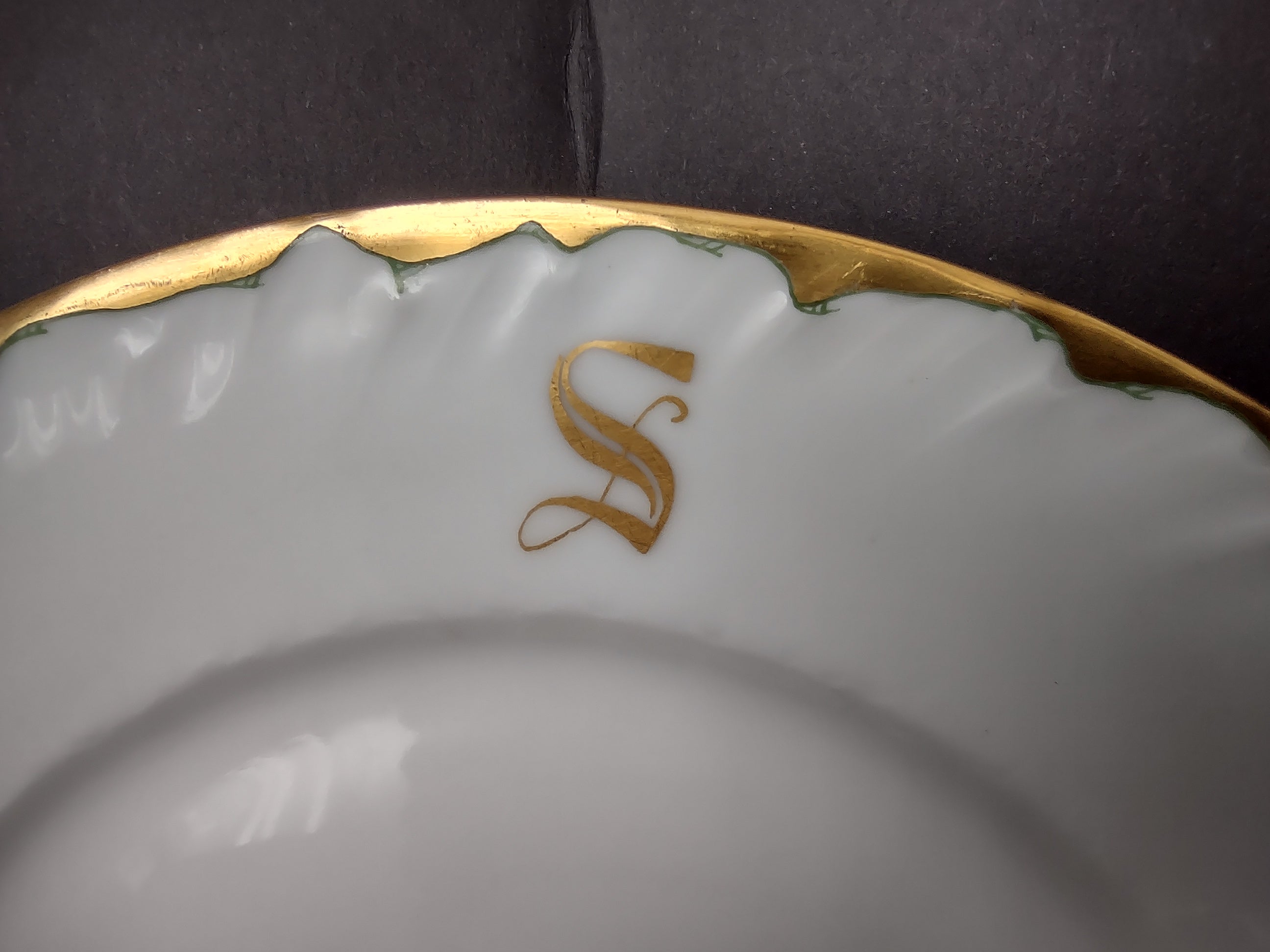 Wm. Guerin Limoges Dinner Plate Gold Trim French Chick Monogramm S (lot 985)