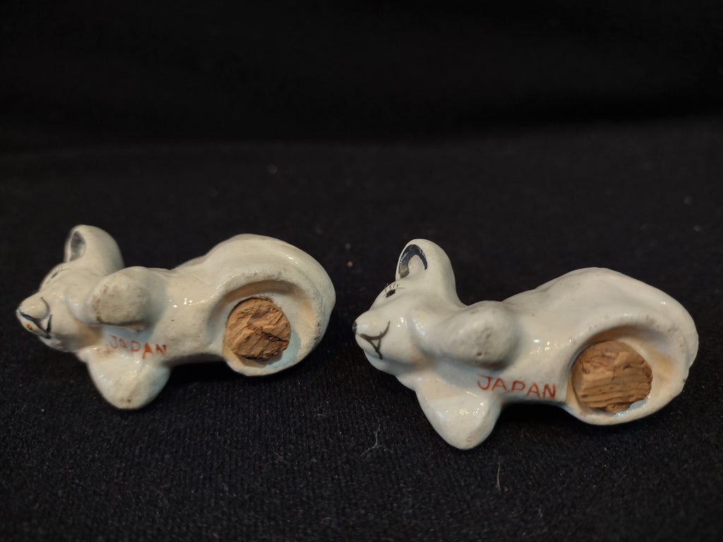 Vintage Japan Ceramic Salt and Pepper Shaker Mouse Mice Really Small (lot 5369)