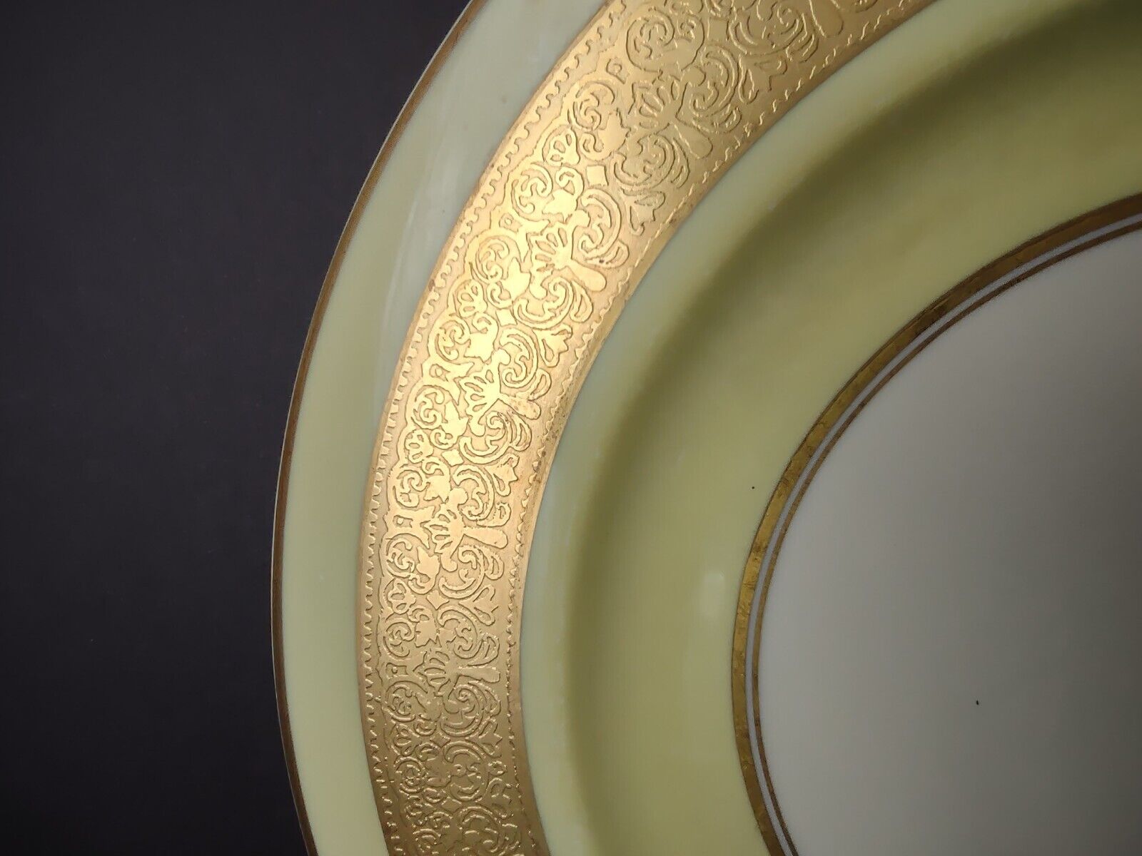 Haviland USA Heavy Ornate Gold Trim Yellow Dinner Charger Plate 10-7/8" (lot 721