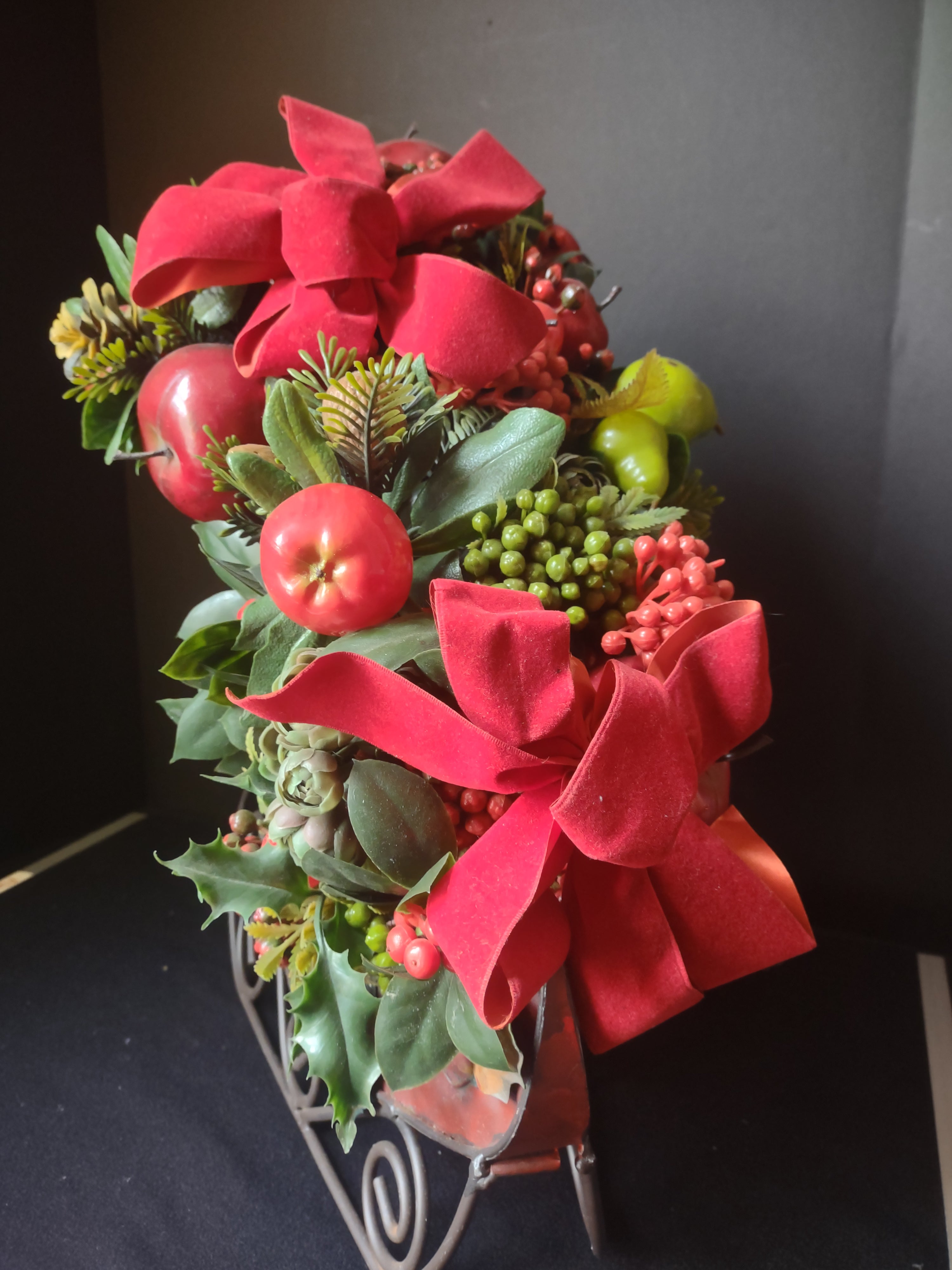 Christmas TabletopCenterpiece Decor Sleigh Apples Nuts Berries Pear (lot 1590)